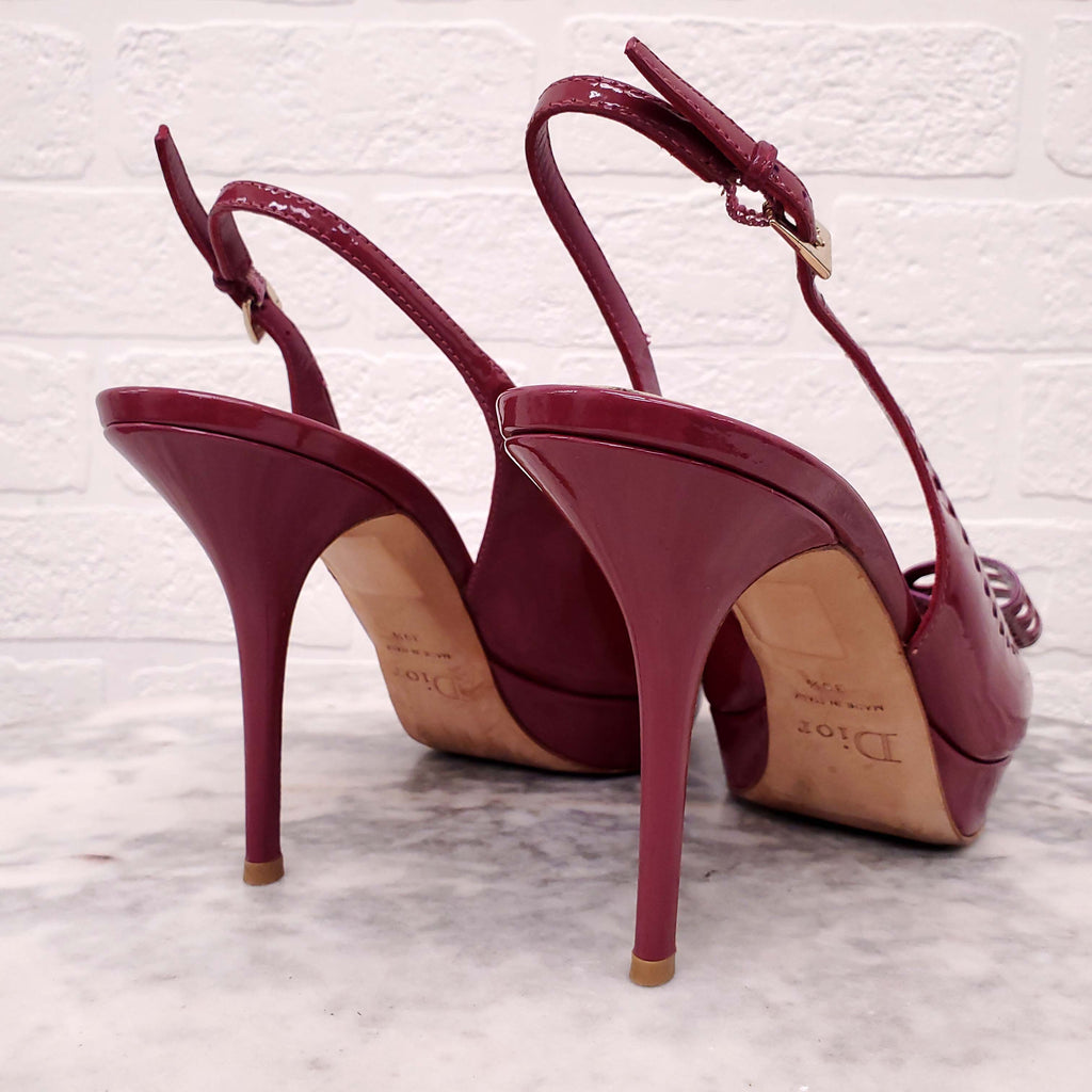 CHRISTIAN DIOR RASPBERRY PATENT HEELS WITH BOW DETAIL - SIZE 39.5