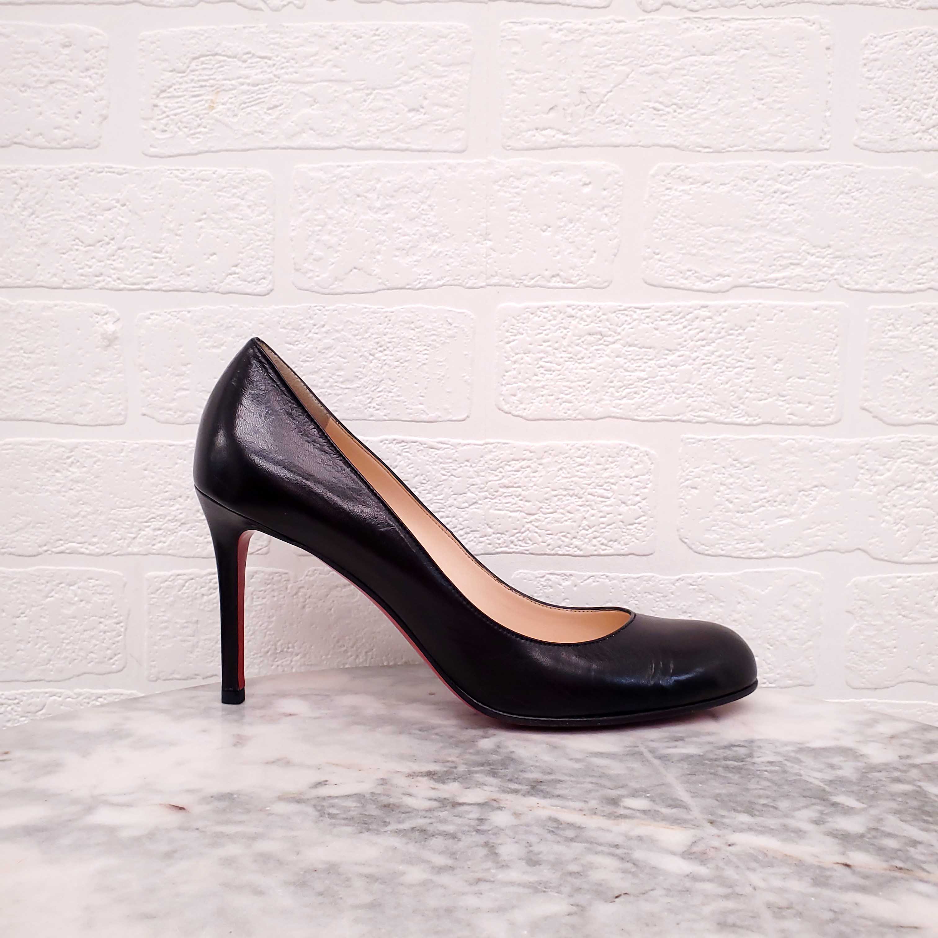 CHRISTIAN LOUBOUTIN BLACK LEATHER PUMPS - SIZE 40
