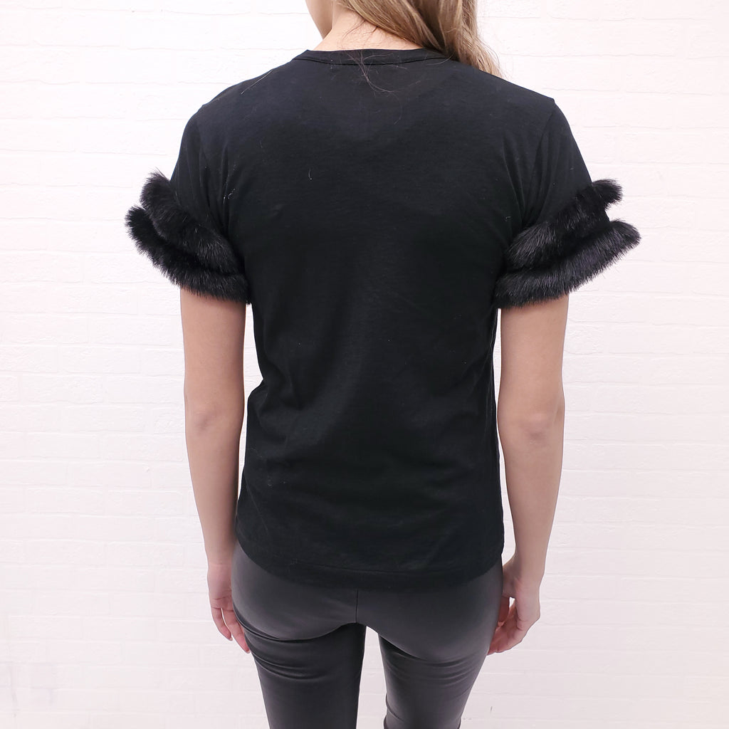 COMME DES GARÇONS BLACK T-SHIRT WITH FAUX FUR SLEEVES - SIZE S