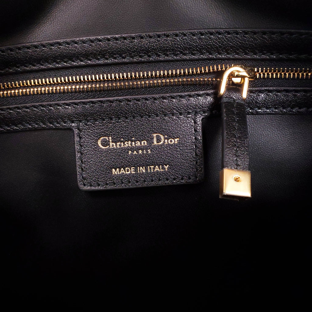 DIOR BLACK MACROCANNAGE CALFSKIN GROOVE 25 BAG