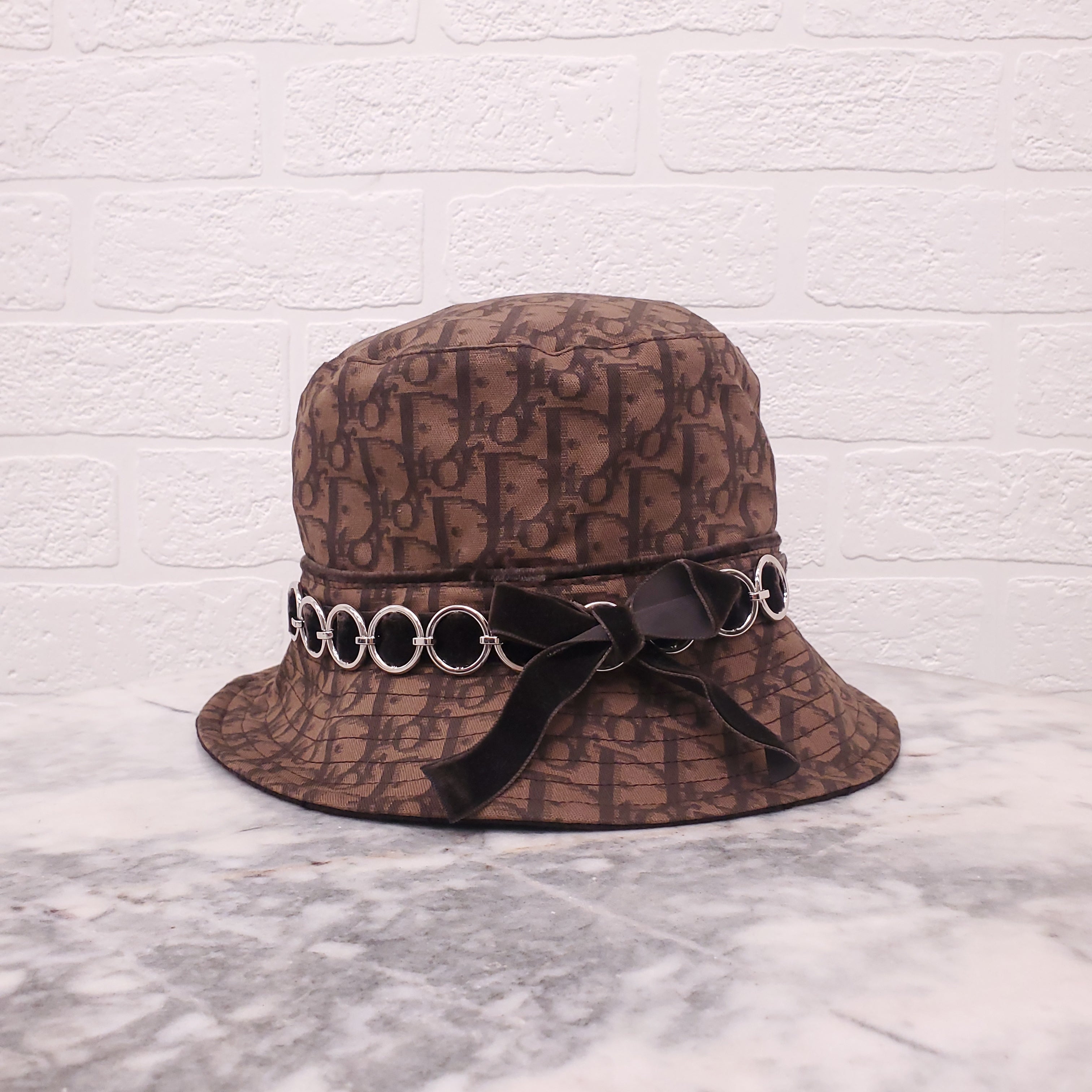 DIOR LOGO BUCKET HAT - SIZE 57(M)