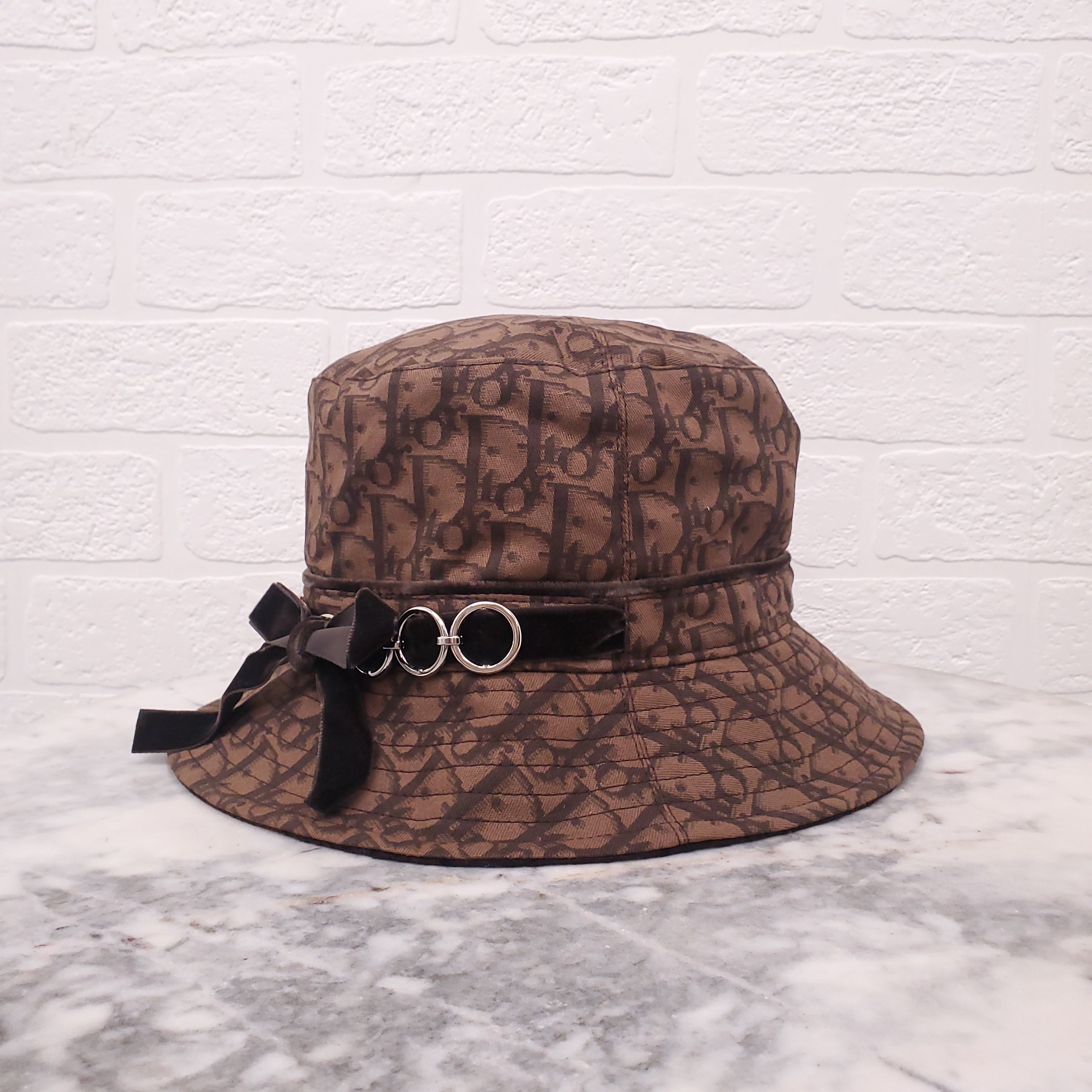 DIOR LOGO BUCKET HAT - SIZE 57(M)