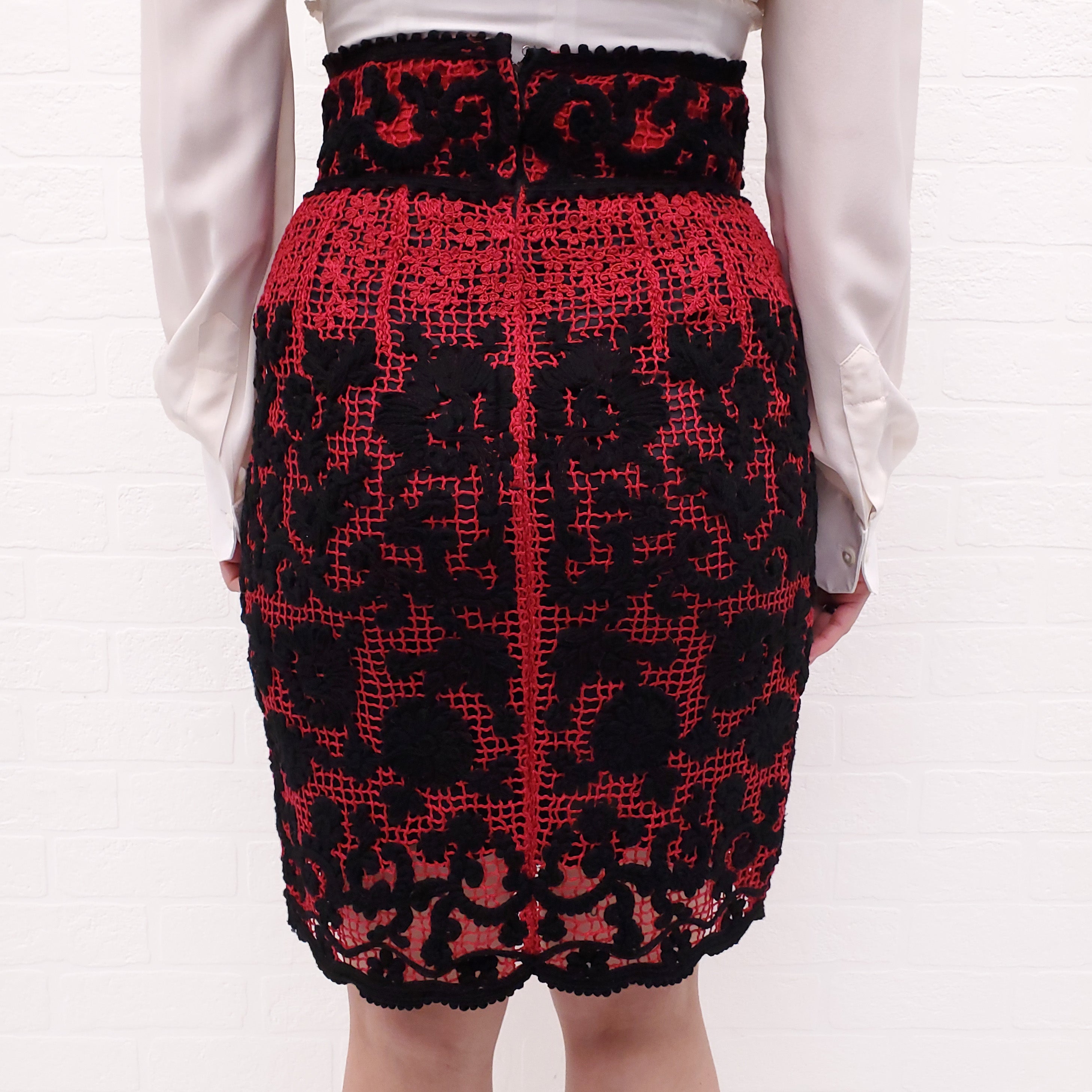 DOLCE & GABBANA RED AND BLACK CROCHET SKIRT - SIZE 38