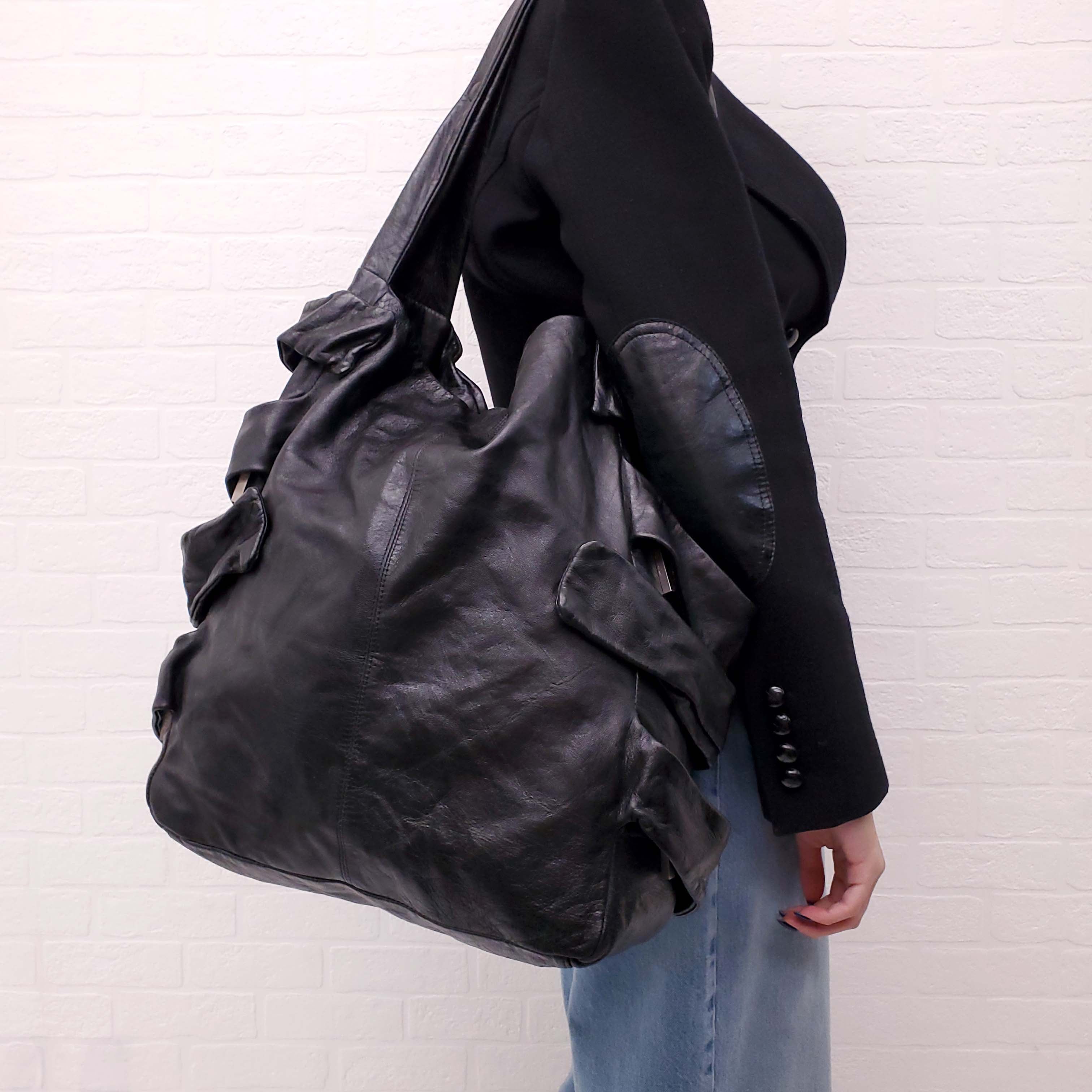 FENDI BLACK LEATHER SHOULDER BAG