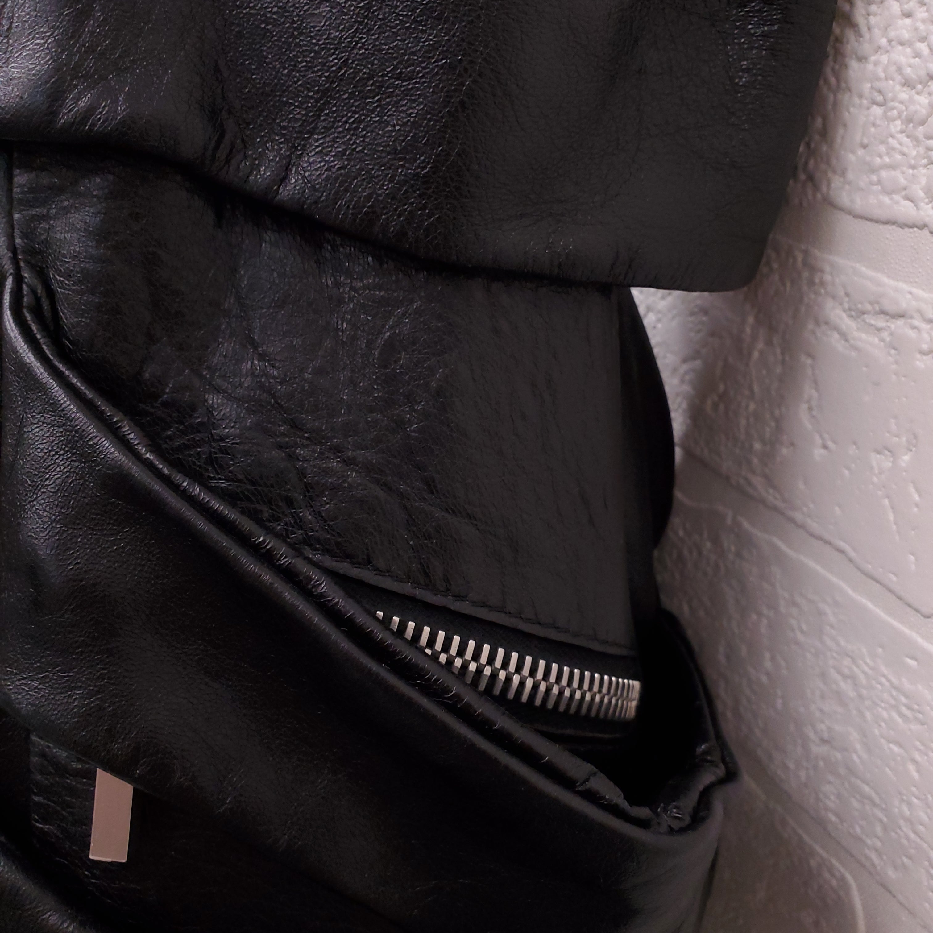 FENDI BLACK LEATHER SHOULDER BAG