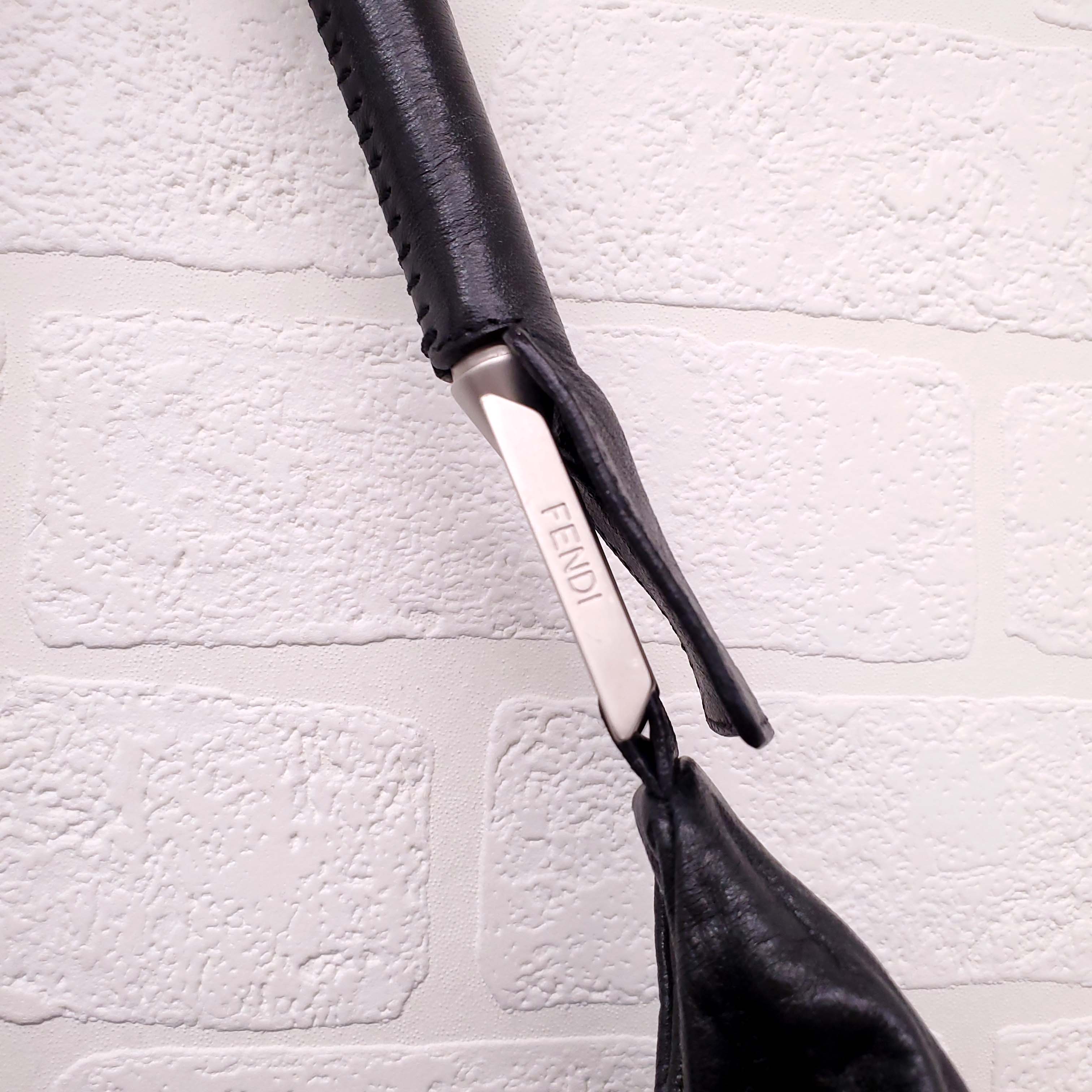 FENDI BLACK LEATHER SHOULDER BAG WITH FRONT ZIPPER DETAIL