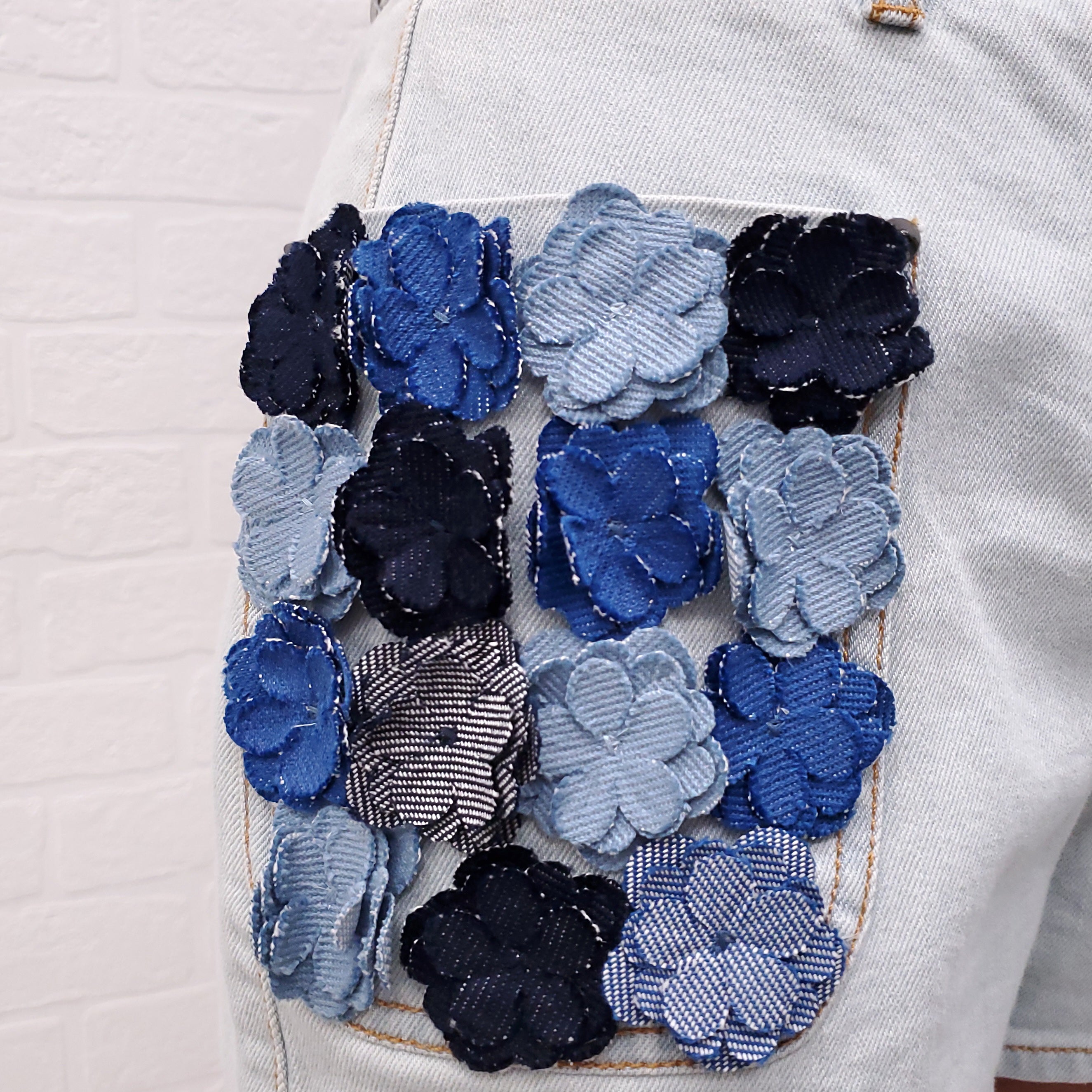 FENDI FLORAL APPLIQUE JEAN SHORTS - SIZE 38