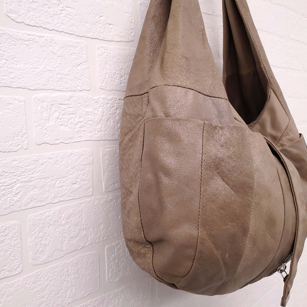 FENDI KHAKI LEATHER SHOULDER BAG