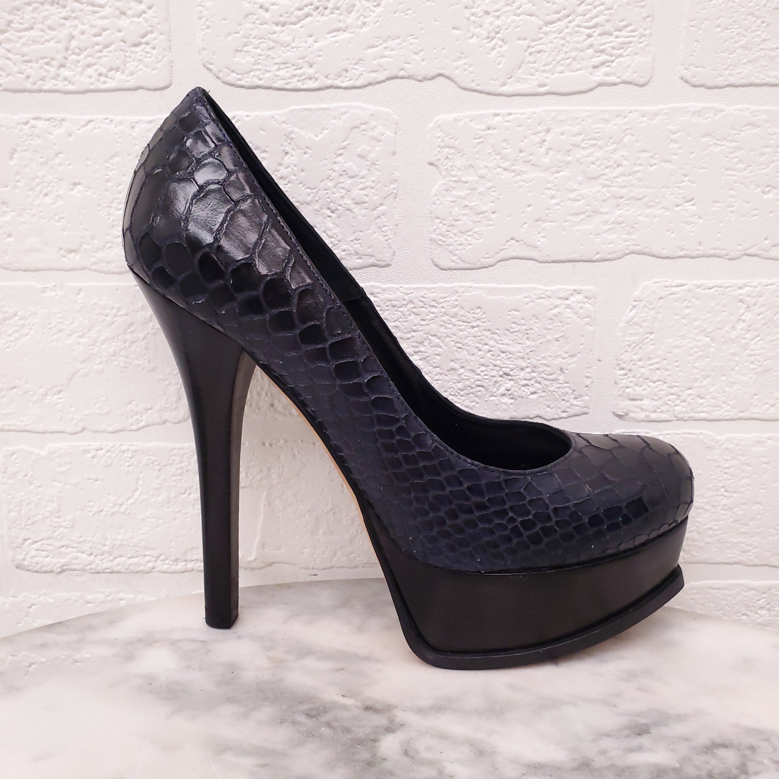 FENDI NAVY SNAKESKIN HEELS - SIZE 37.5