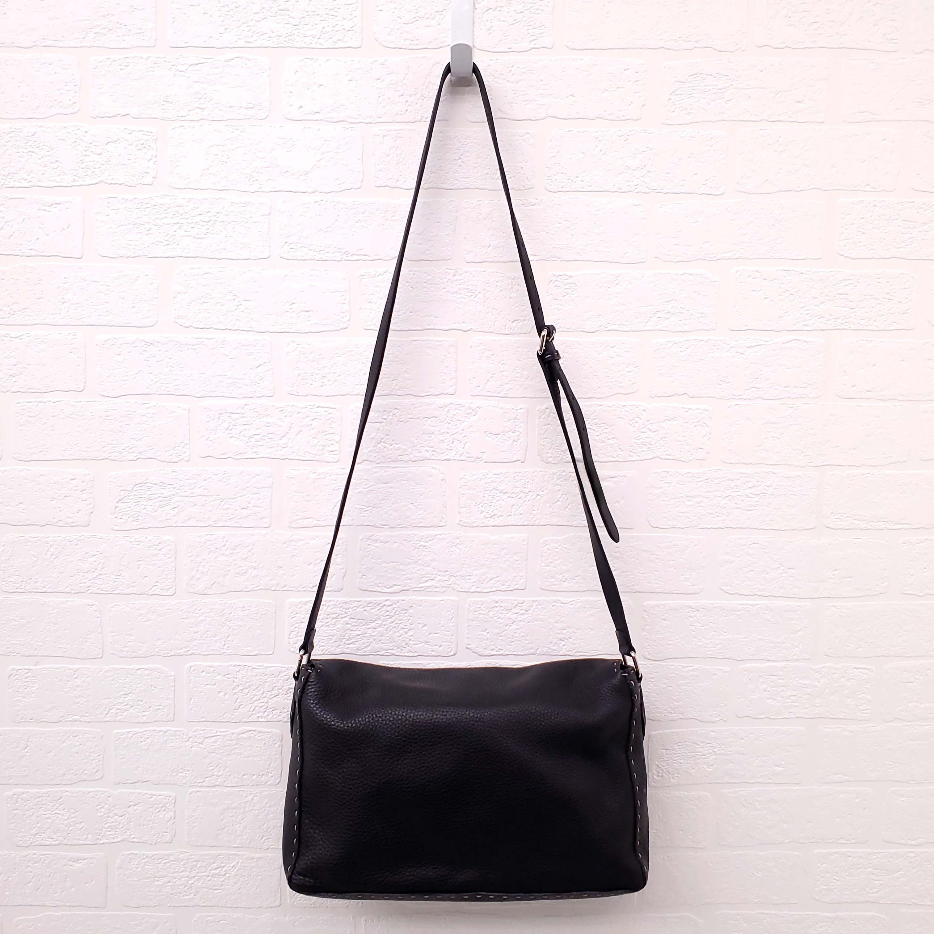 FENDI SELLERIA MESSENGER BAG BLACK LEATHER WITH STITCHING DETAIL