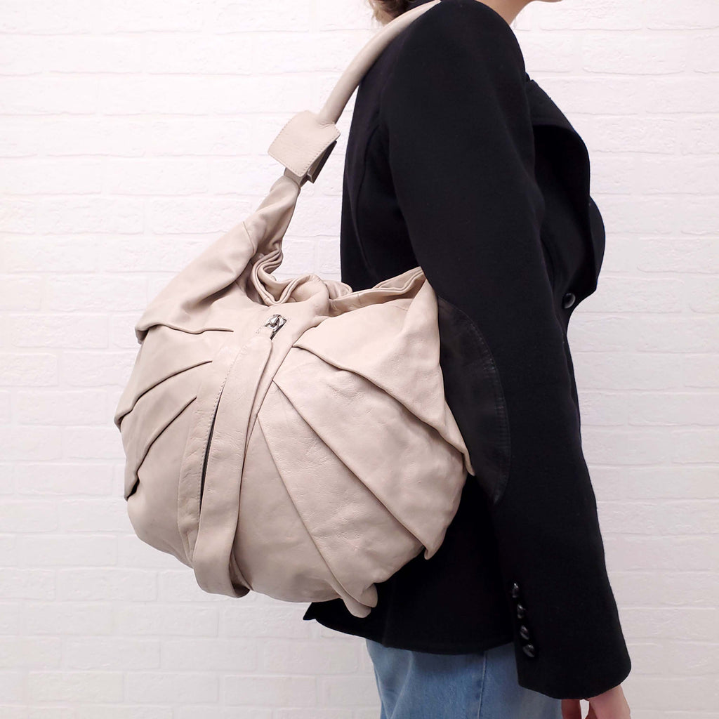 FENDI TAUPE LEATHER SHOULDER BAG WITH FRONT ZIPPER DETAIL