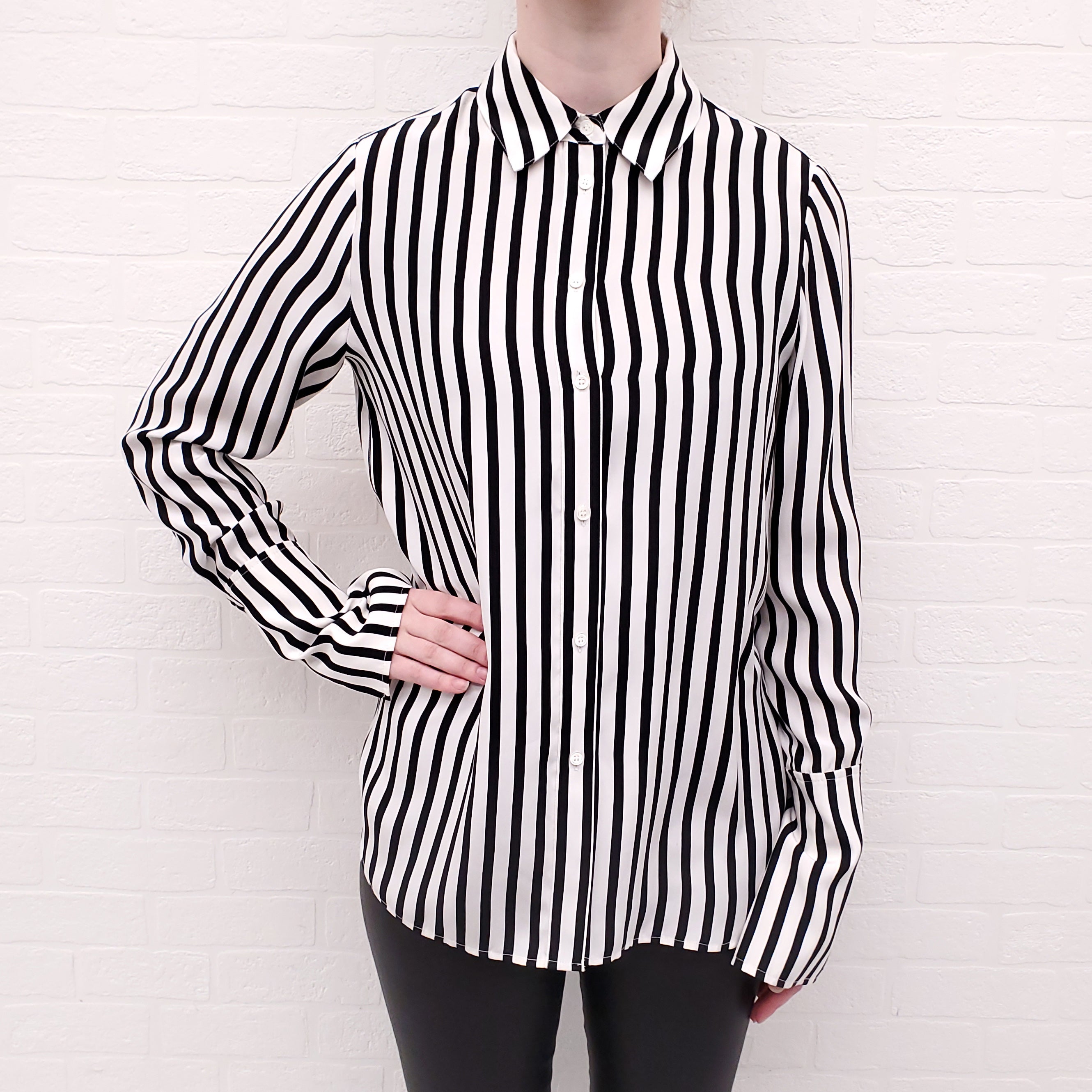 FRAME WHITE AND BLACK SILK STRIPED BUTTON UP BLOUSE - SIZE S