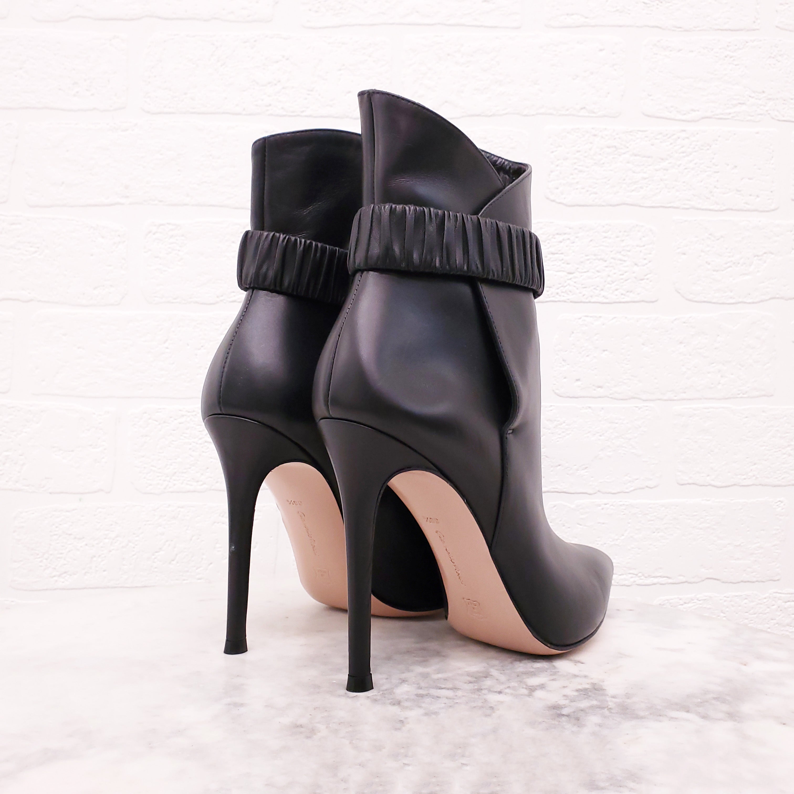 Gianvito Rossi　38 Gianvito Rossi Red Heart High Heel 38 | Luxsecondsnob
