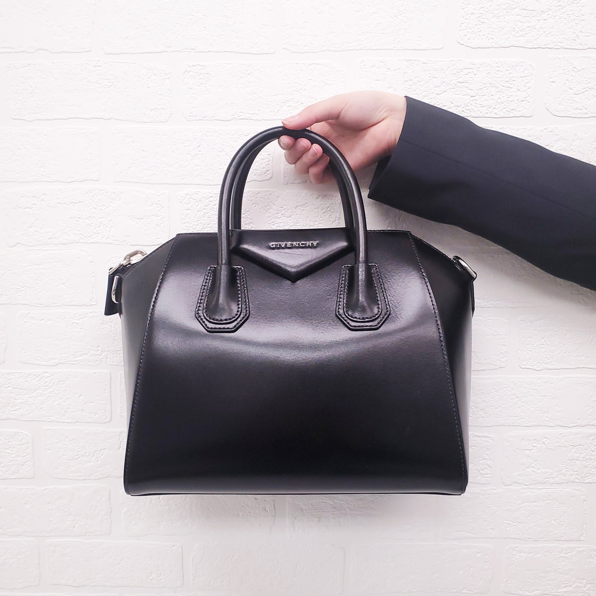 GIVENCHY BLACK ANTIGONA BAG – Rewind Couture