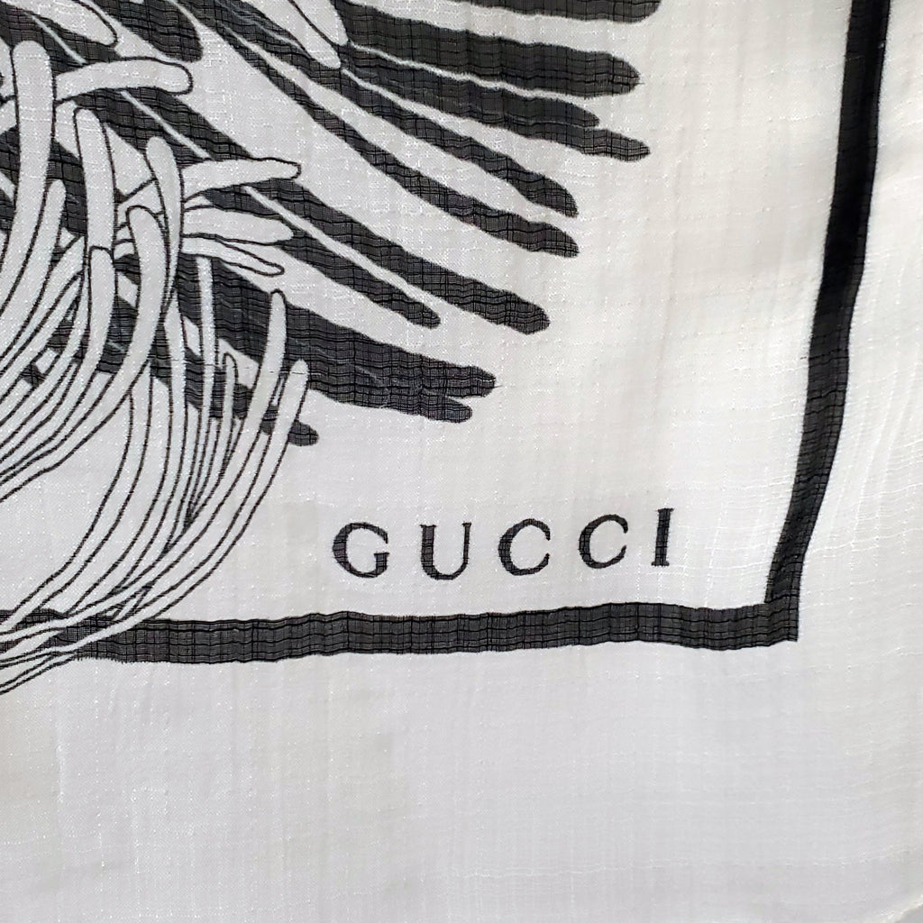 GUCCI BLACK AND WHITE LARGE FABRIC FLORAL SHAWL