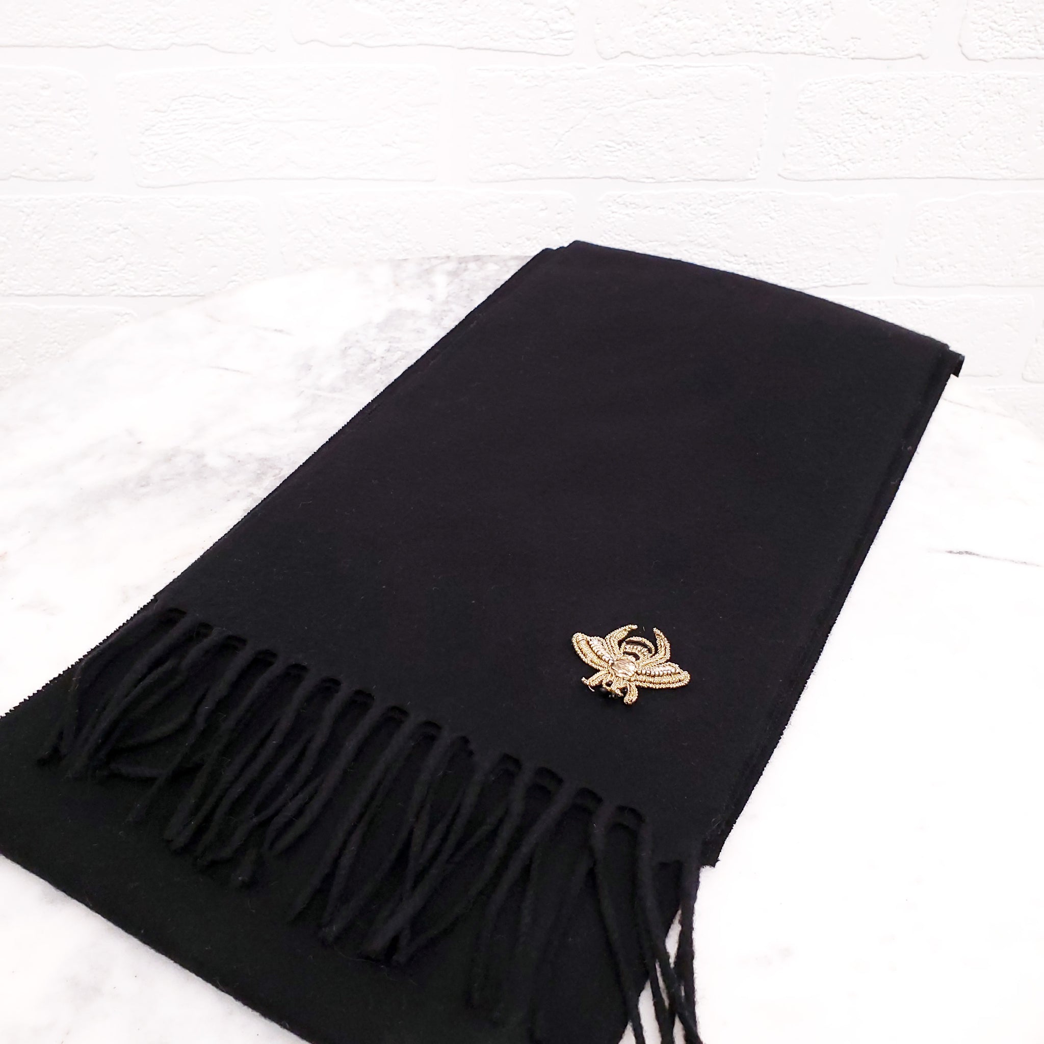 グッチ スカーフ bee ブラック GUCCI BLACK BEE SCARF – Rewind Couture