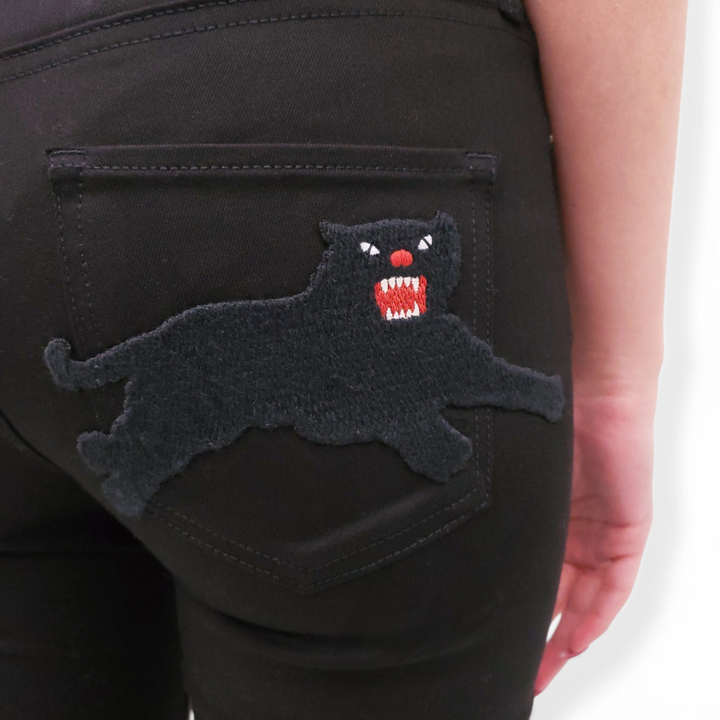 GUCCI BLACK JEANS WITH EMBROIDERED PANTHER DETAIL - SIZE 27