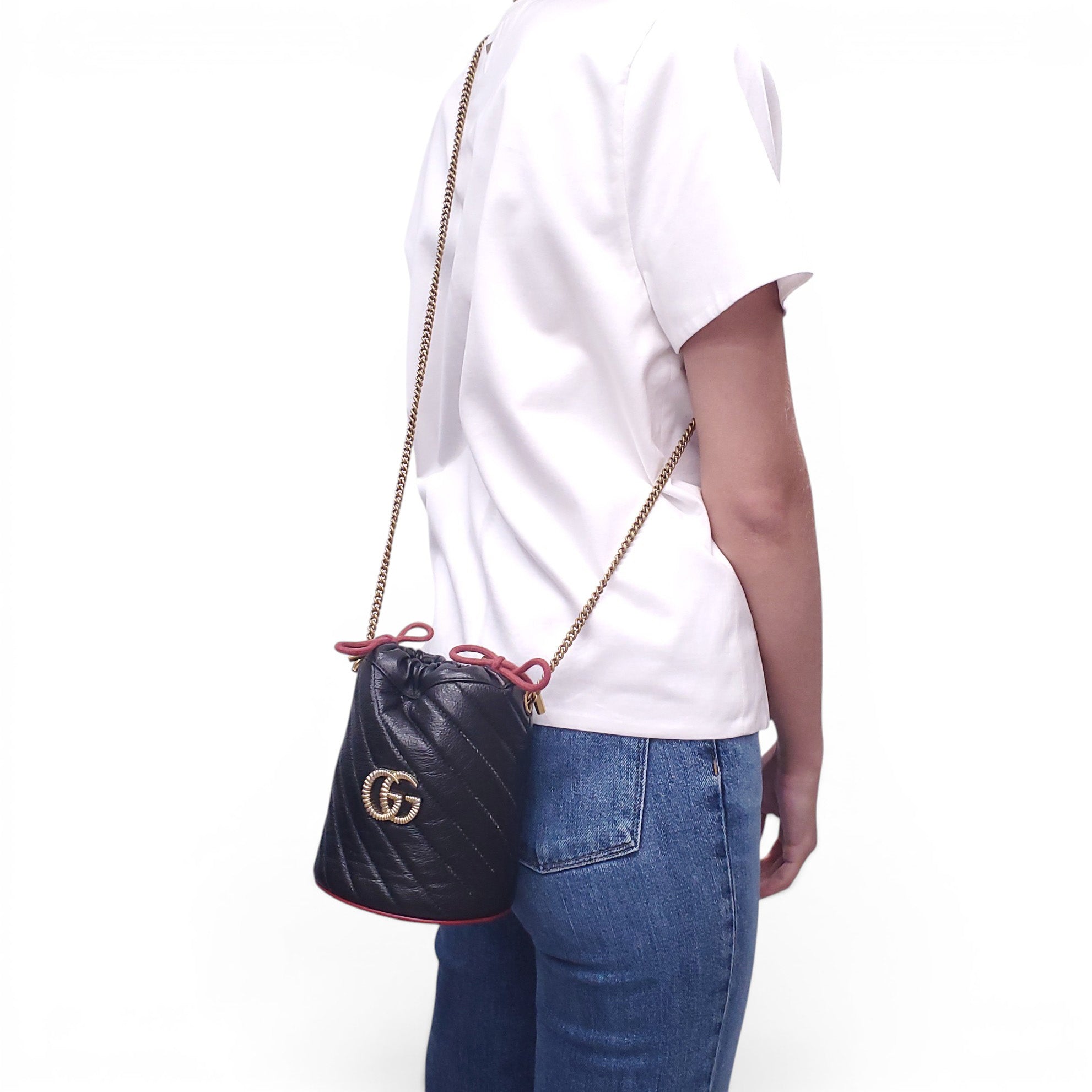 GUCCI BLACK LEATHER LOGO BUCKET BAG