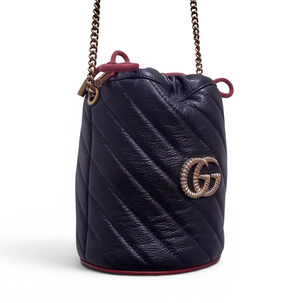 GUCCI BLACK LEATHER LOGO BUCKET BAG
