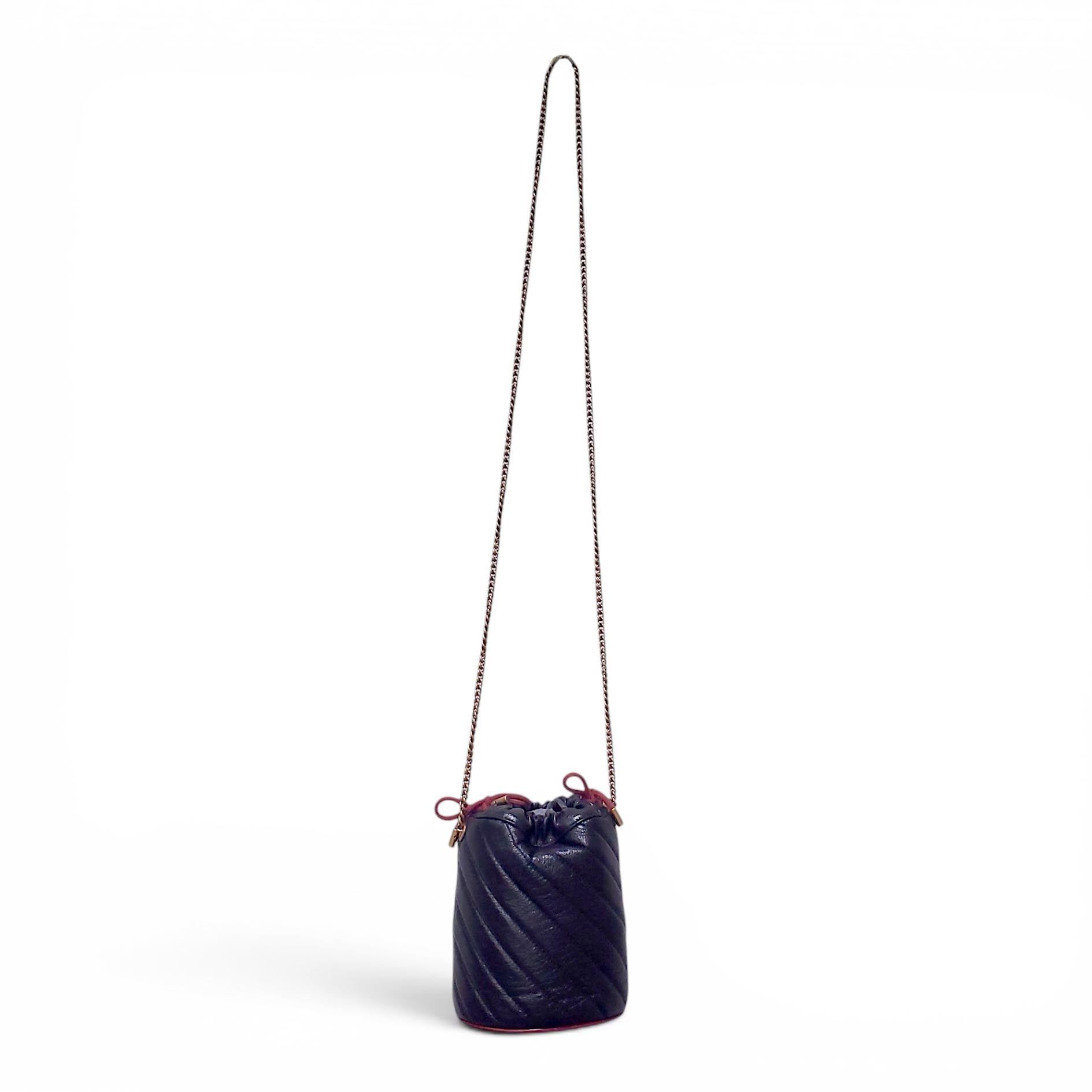 GUCCI BLACK LEATHER LOGO BUCKET BAG