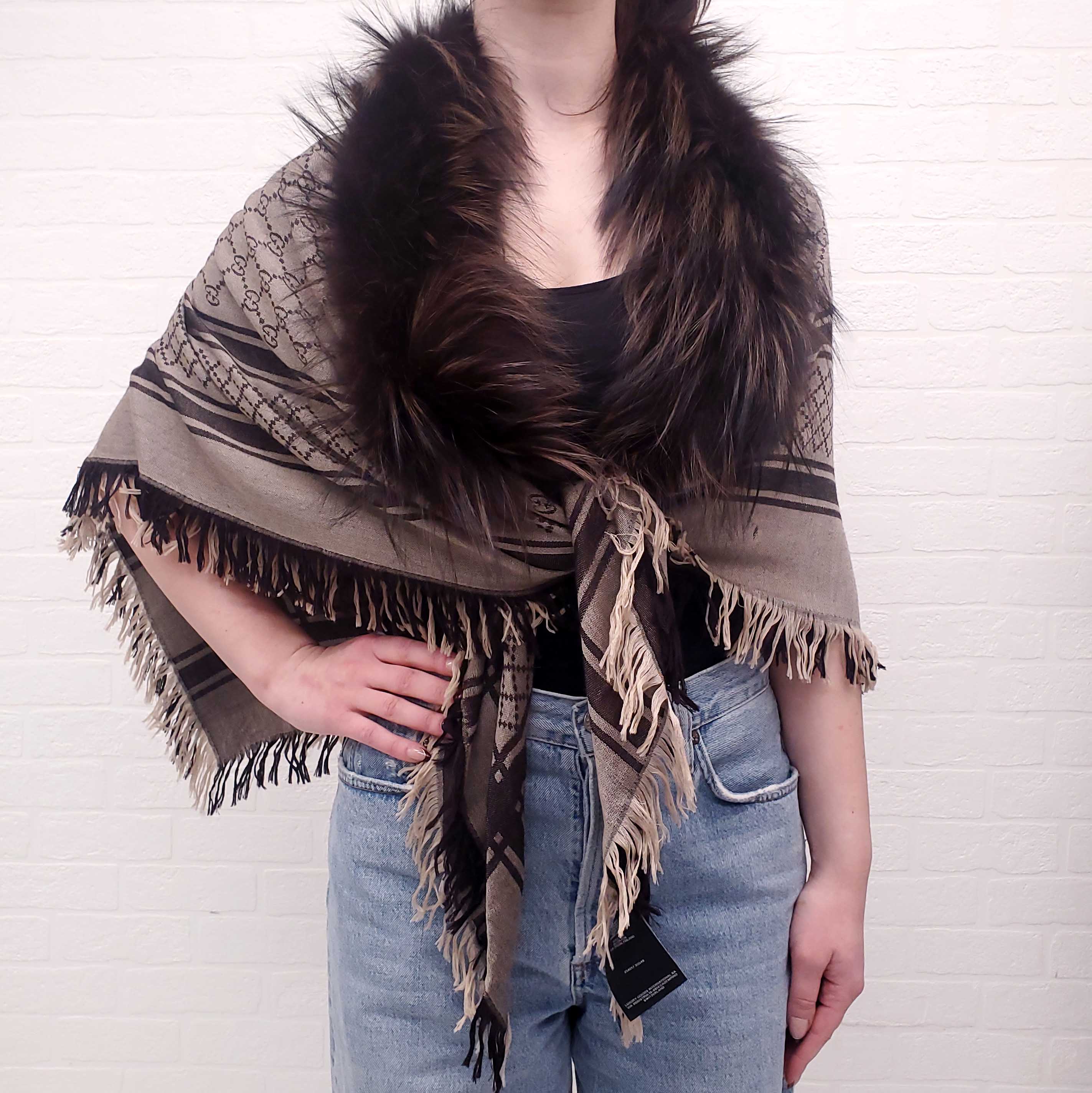GUCCI BROWN LOGO SCARF WITH FUR