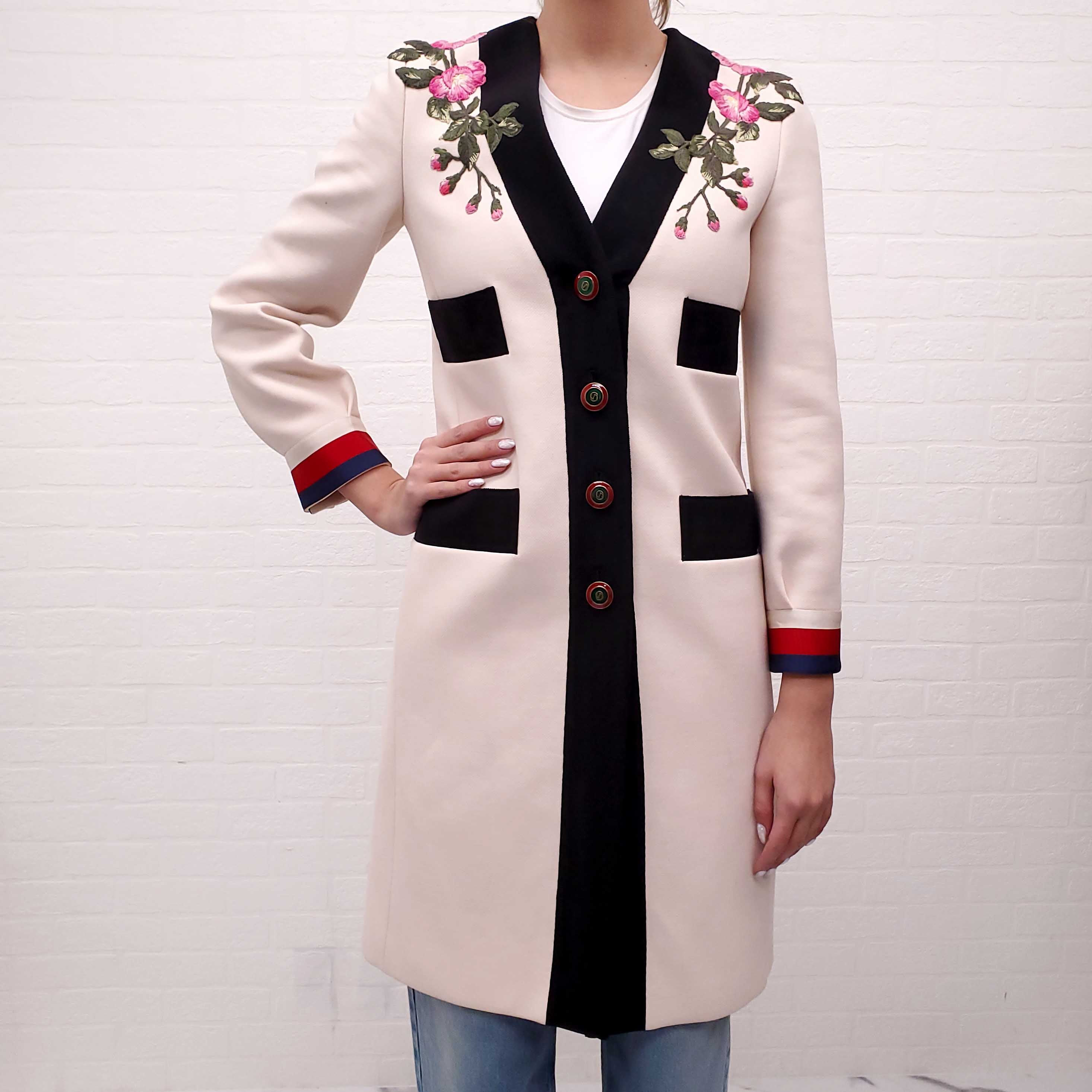 GUCCI CREAM COAT WITH FLORAL EMBROIDERED DETAIL - SIZE 36