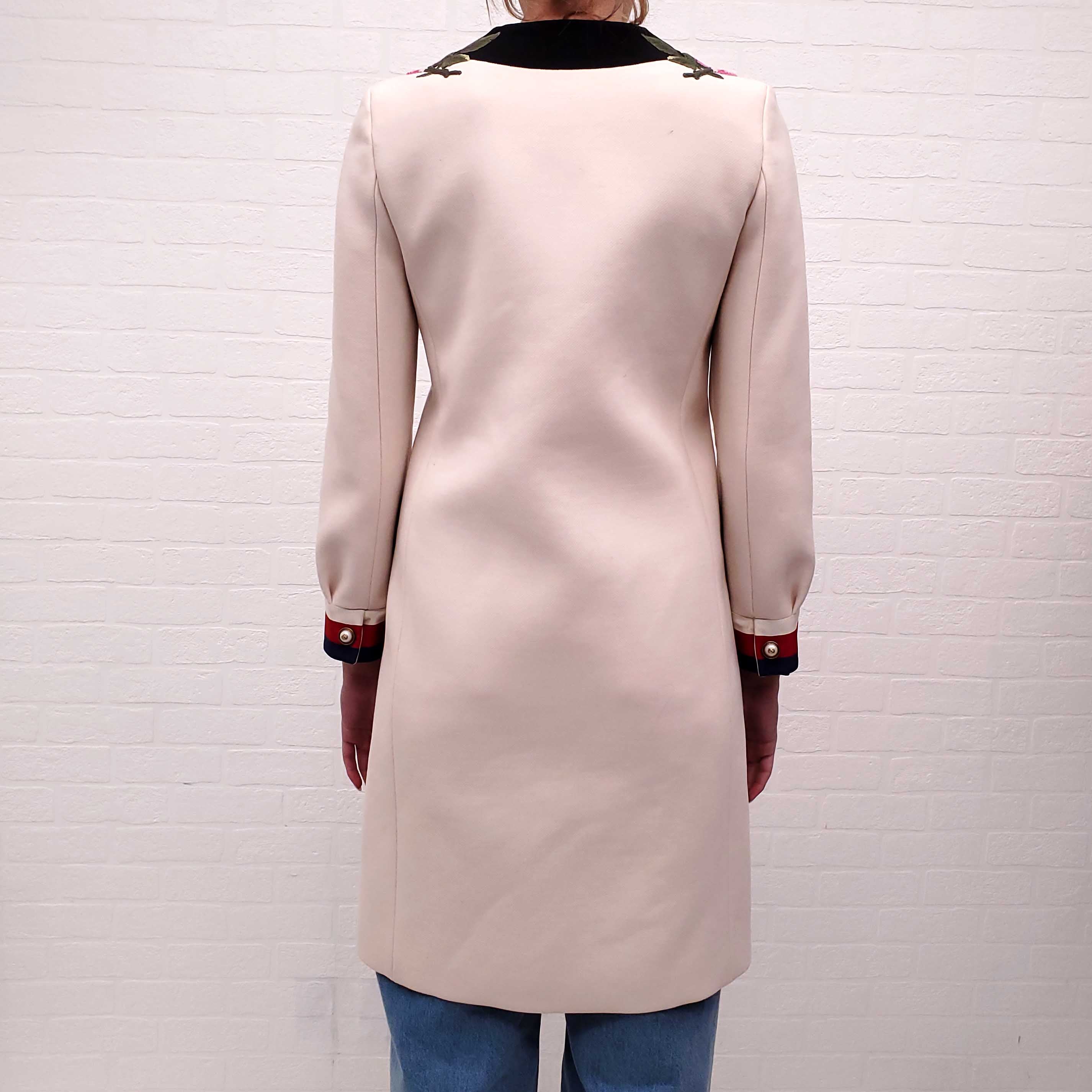 GUCCI CREAM COAT WITH FLORAL EMBROIDERED DETAIL - SIZE 36