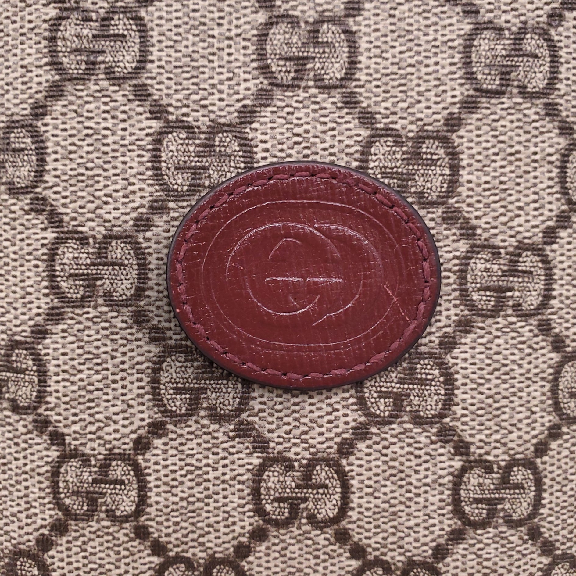 GUCCI GG SUPREME MONOGRAM PASSPORT CASE