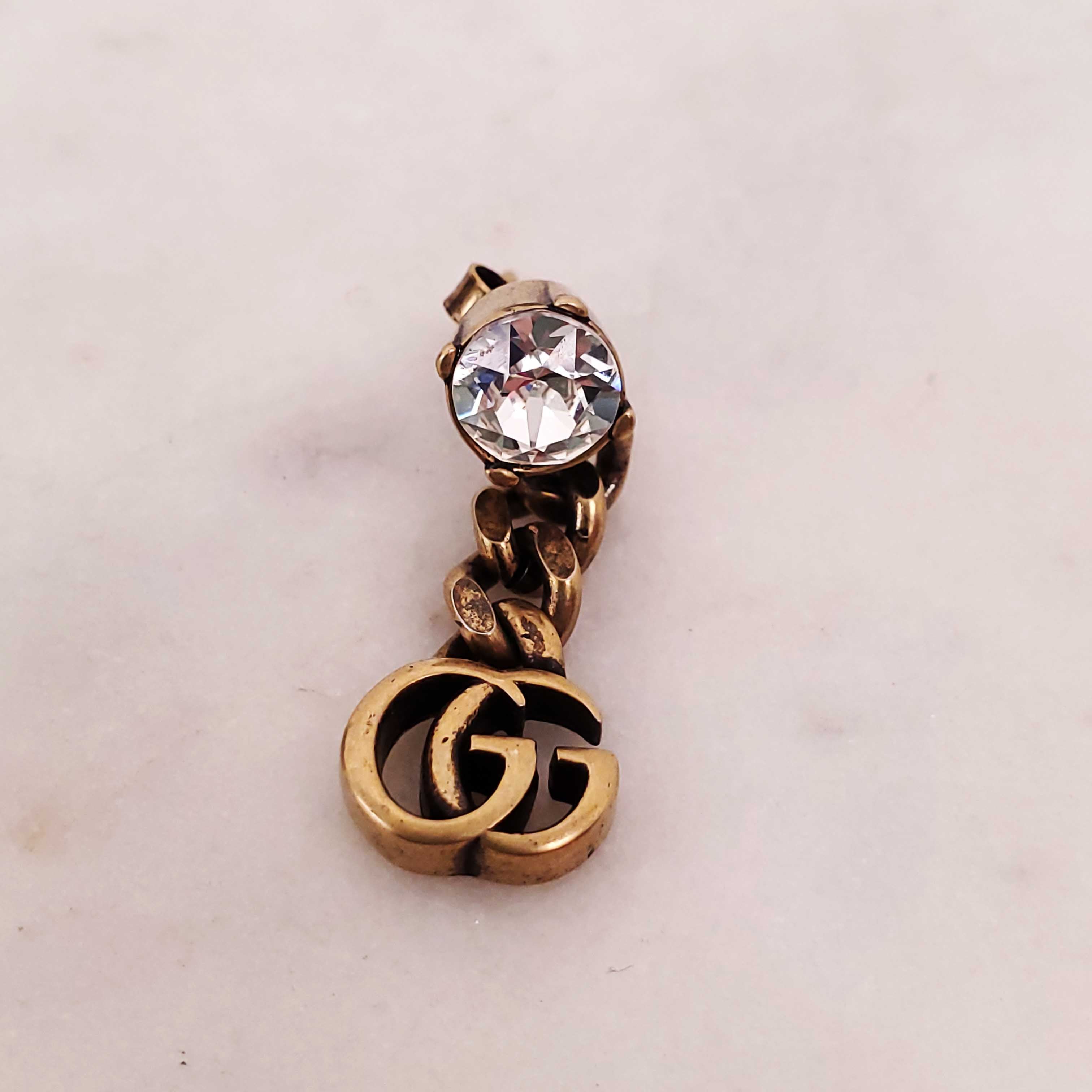 GUCCI GOLD LOGO DROP EARRINGS WITH CRYSTAL