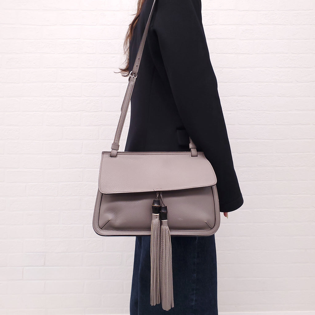 GUCCI GREY PEBBLED LEATHER CROSSBODY BAG WITH BAMBOO DETAIL