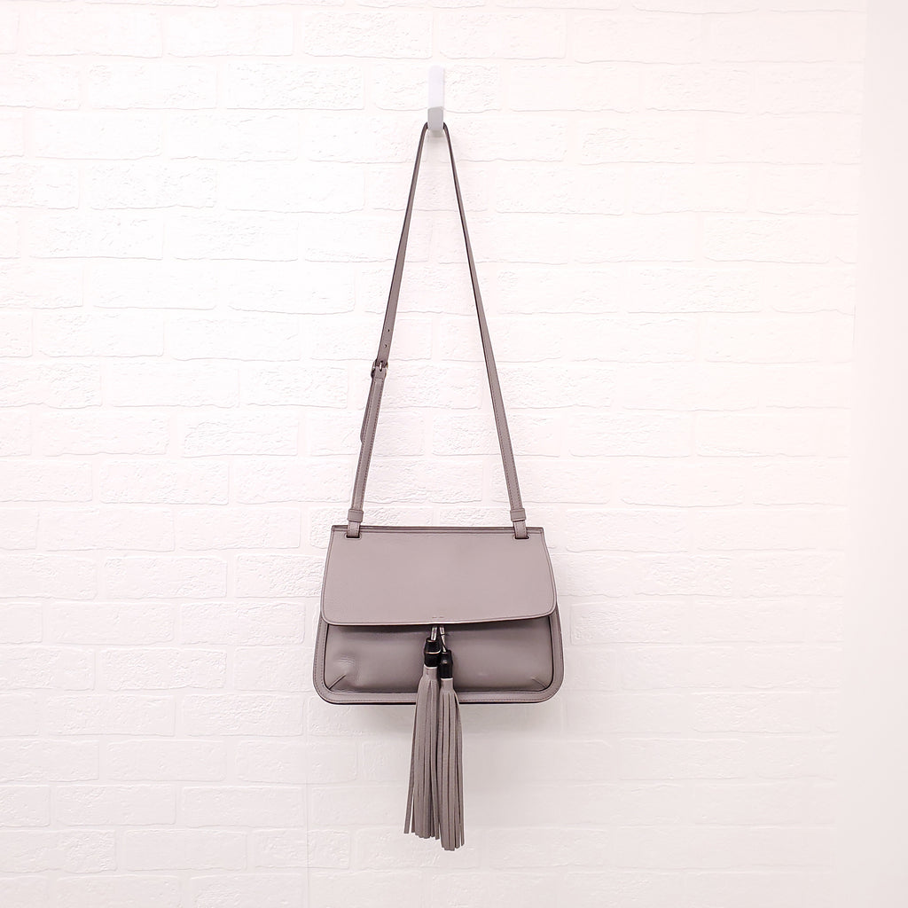GUCCI GREY PEBBLED LEATHER CROSSBODY BAG WITH BAMBOO DETAIL