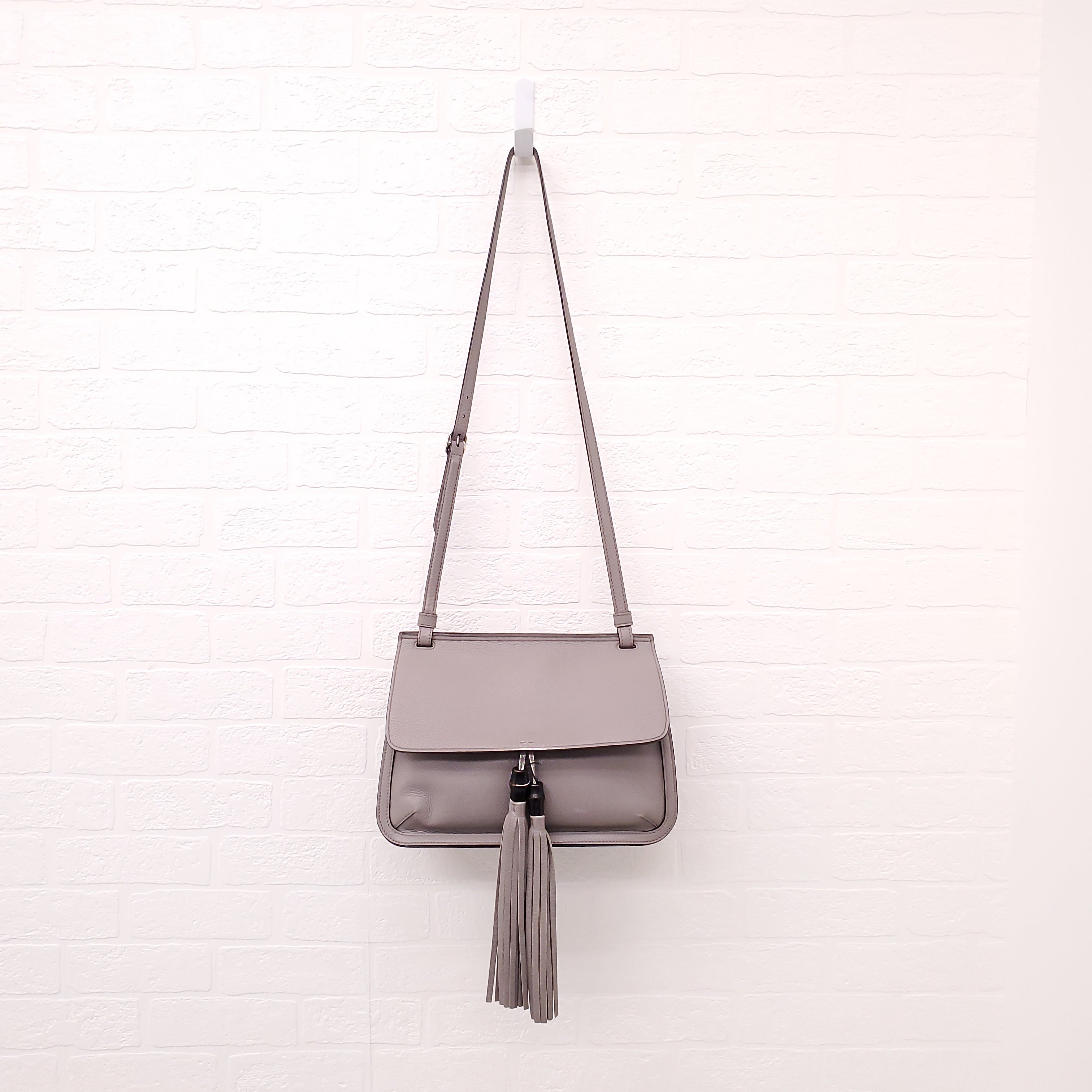 GUCCI GREY PEBBLED LEATHER CROSSBODY BAG WITH BAMBOO DETAIL