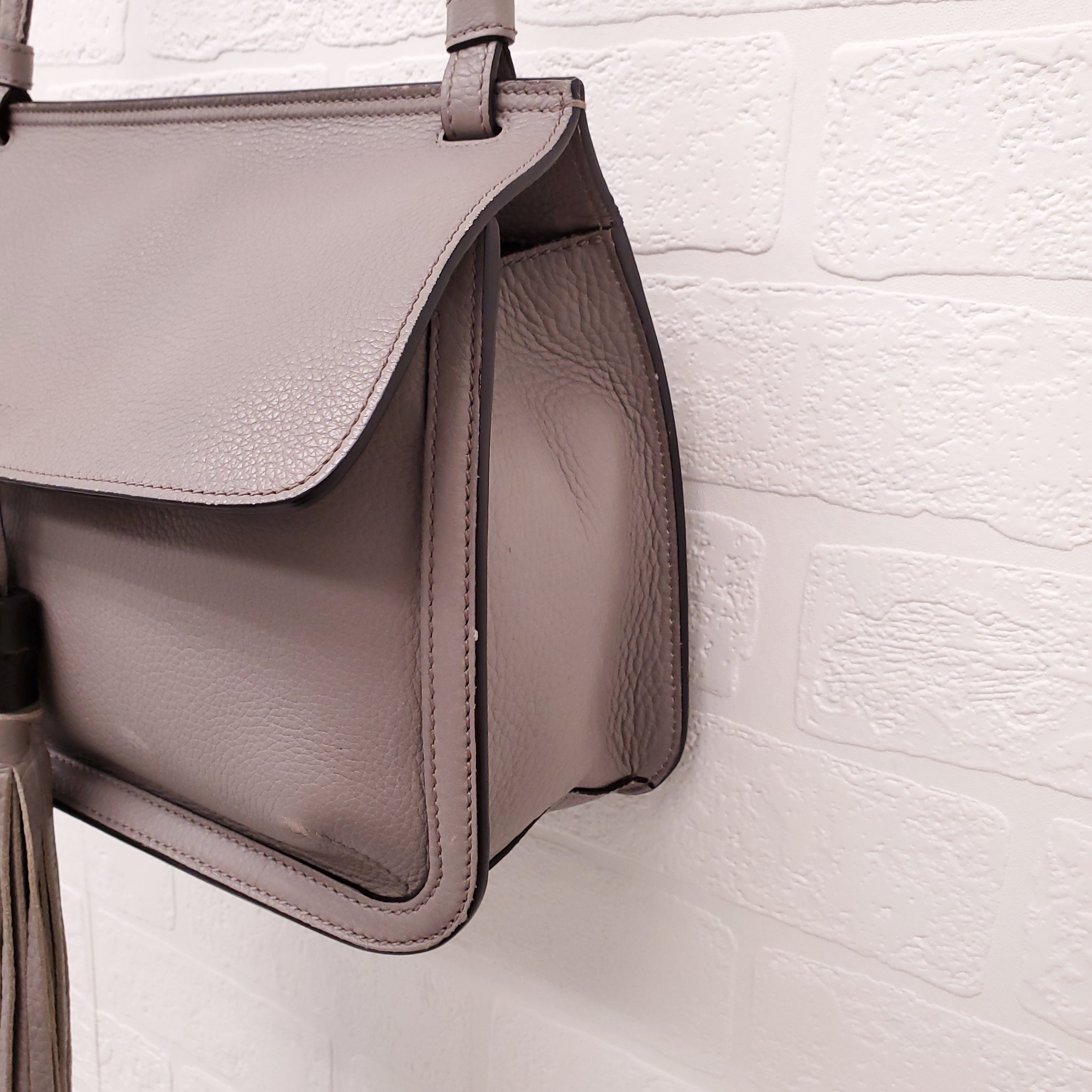 GUCCI GREY PEBBLED LEATHER CROSSBODY BAG WITH BAMBOO DETAIL