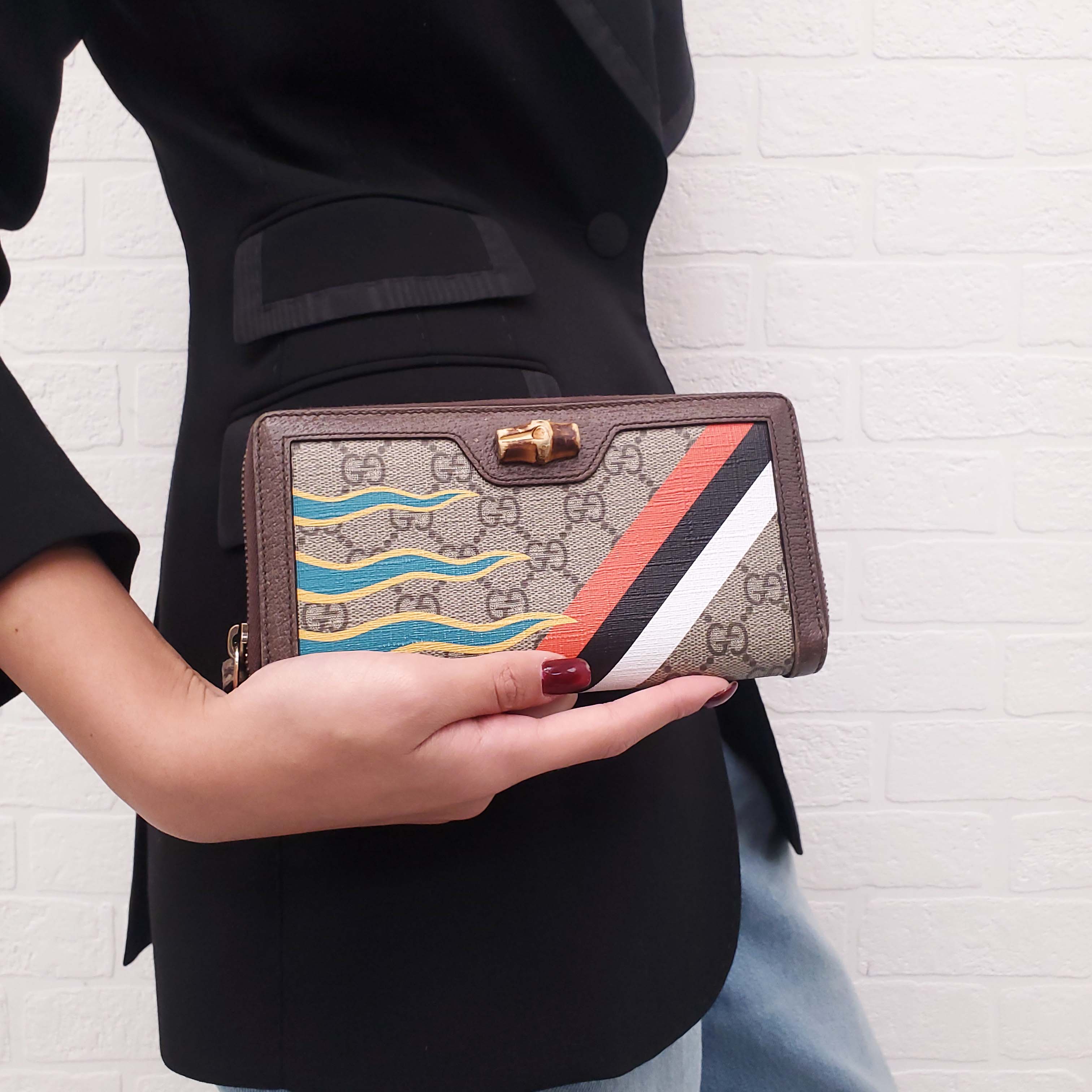 GUCCI MONOGRAM ZIP AROUND WALLET WITH BAMBOO DETAIL