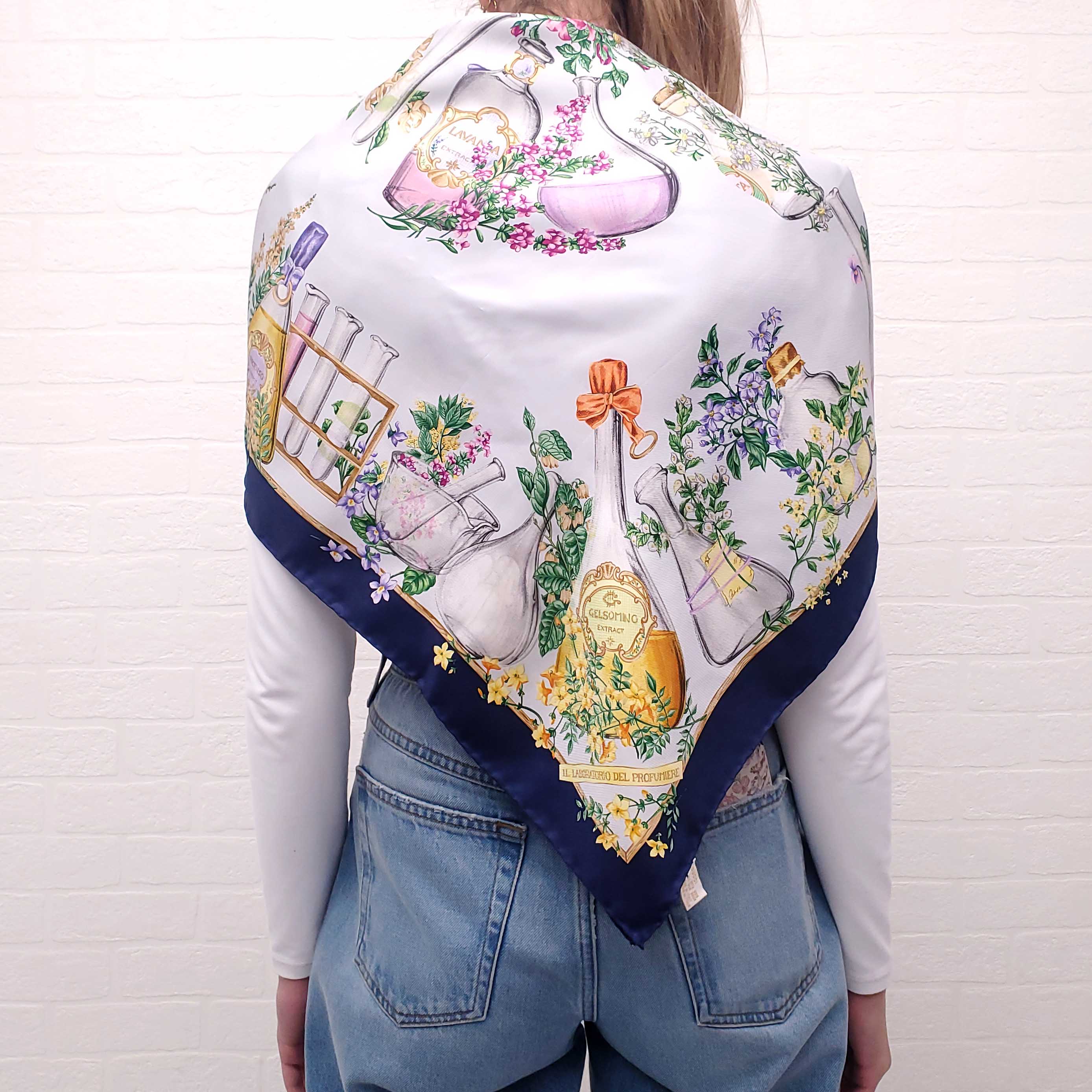 GUCCI NAVY FLORAL PRINTED SILK PRINTED SCARF