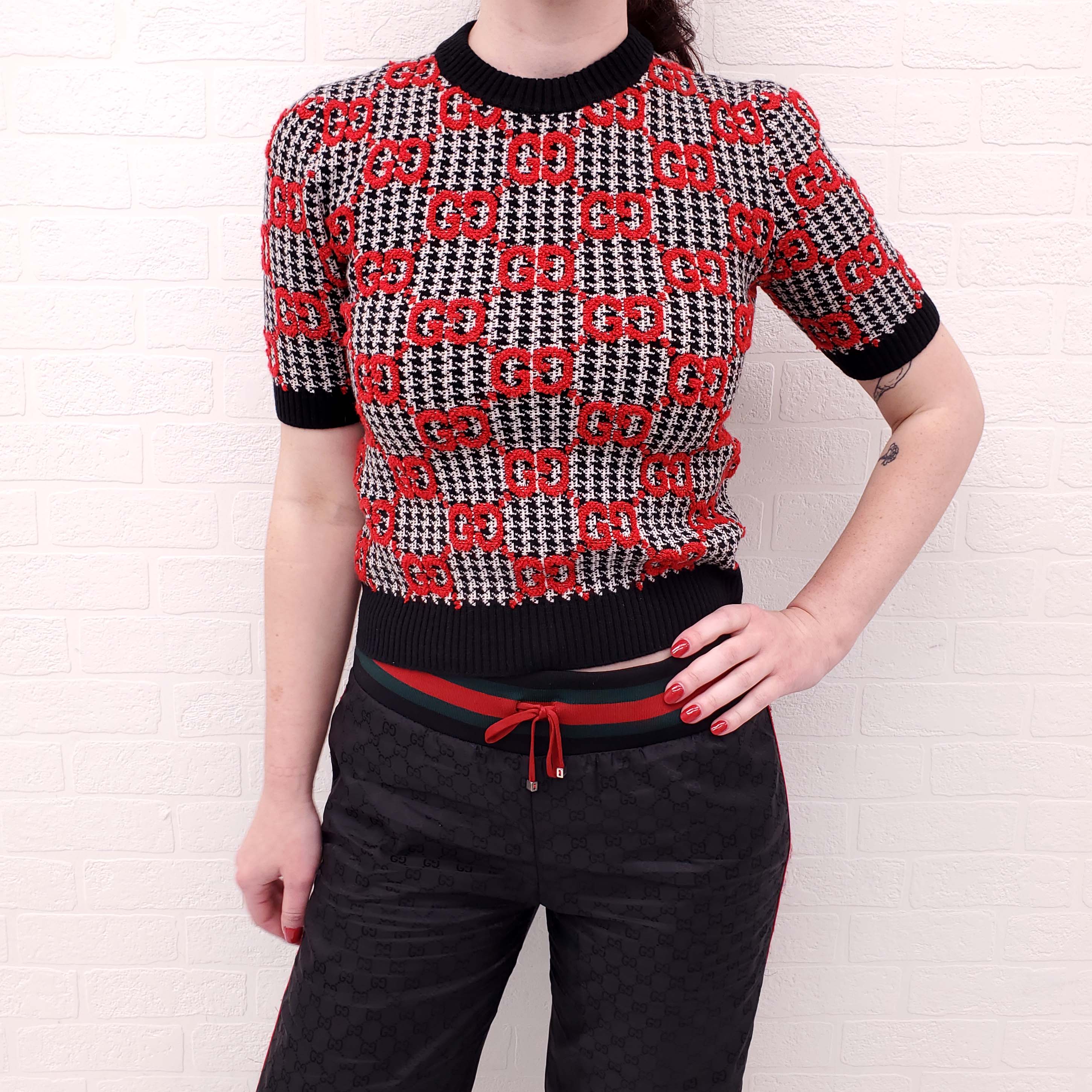 GUCCI RED & BLACK LOGO JACQUARD WOOL SHORT SLEEVE SWEATER - SIZE XS