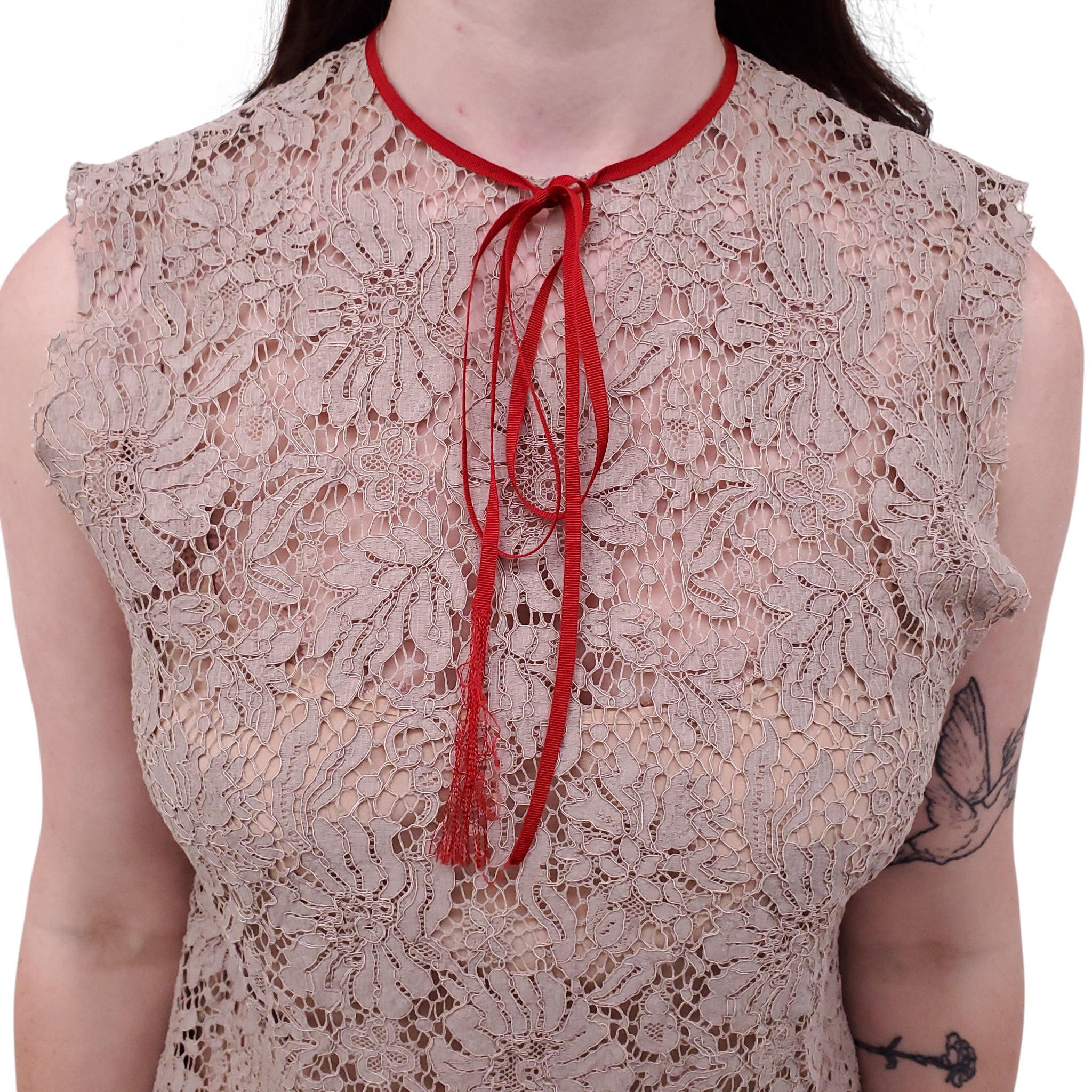 GUCCI TAUPE FLORAL LACE EYELET DRESS WITH RED TIE - SIZE 40