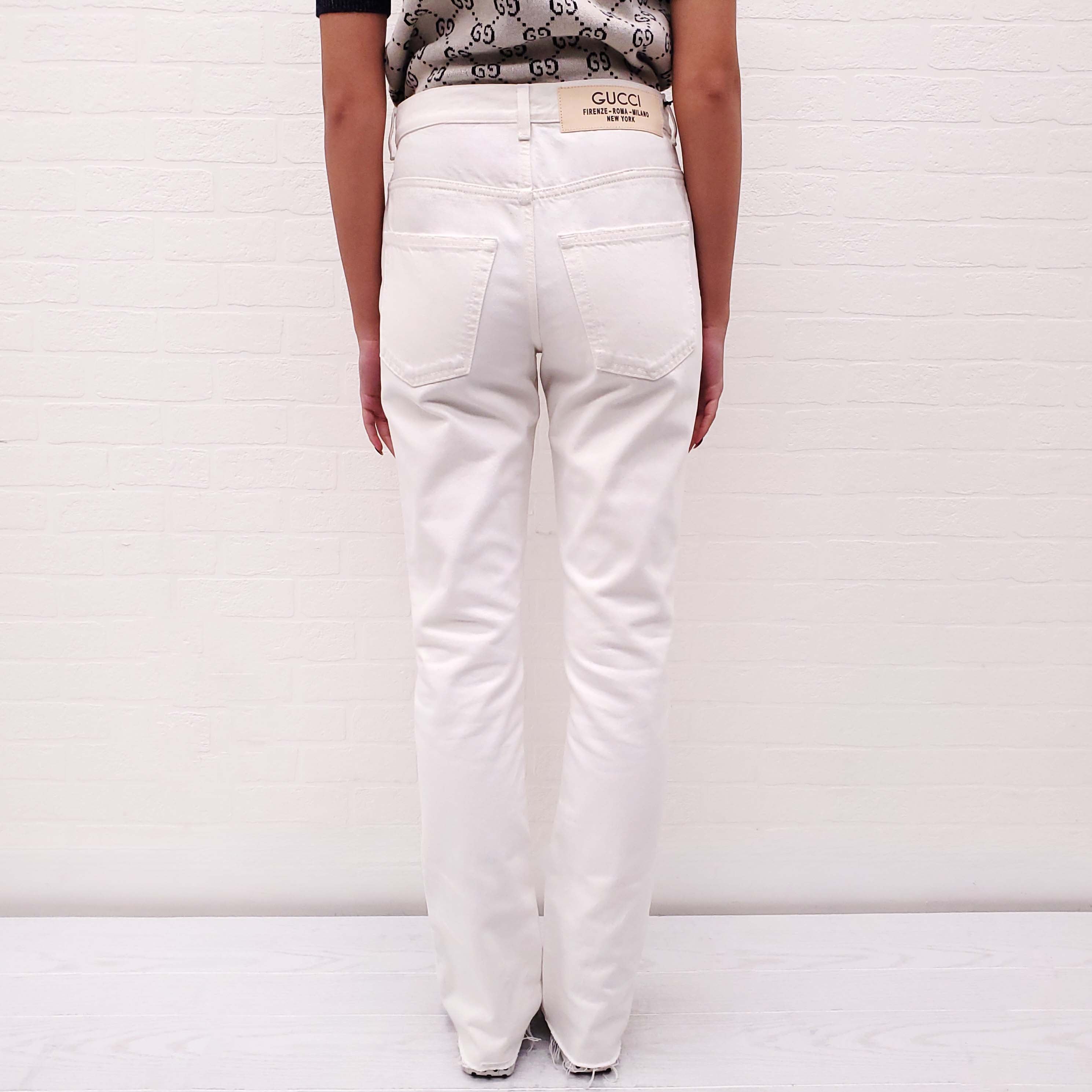 GUCCI WHITE UNISEX JEANS WITH LOGO ON BACK - SIZE 30