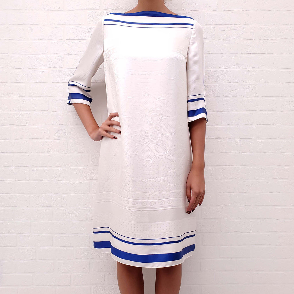 HERMÈS CREAM AND BLUE SILK PATTERNED SHORT SLEEVE DRESS - SIZE 36