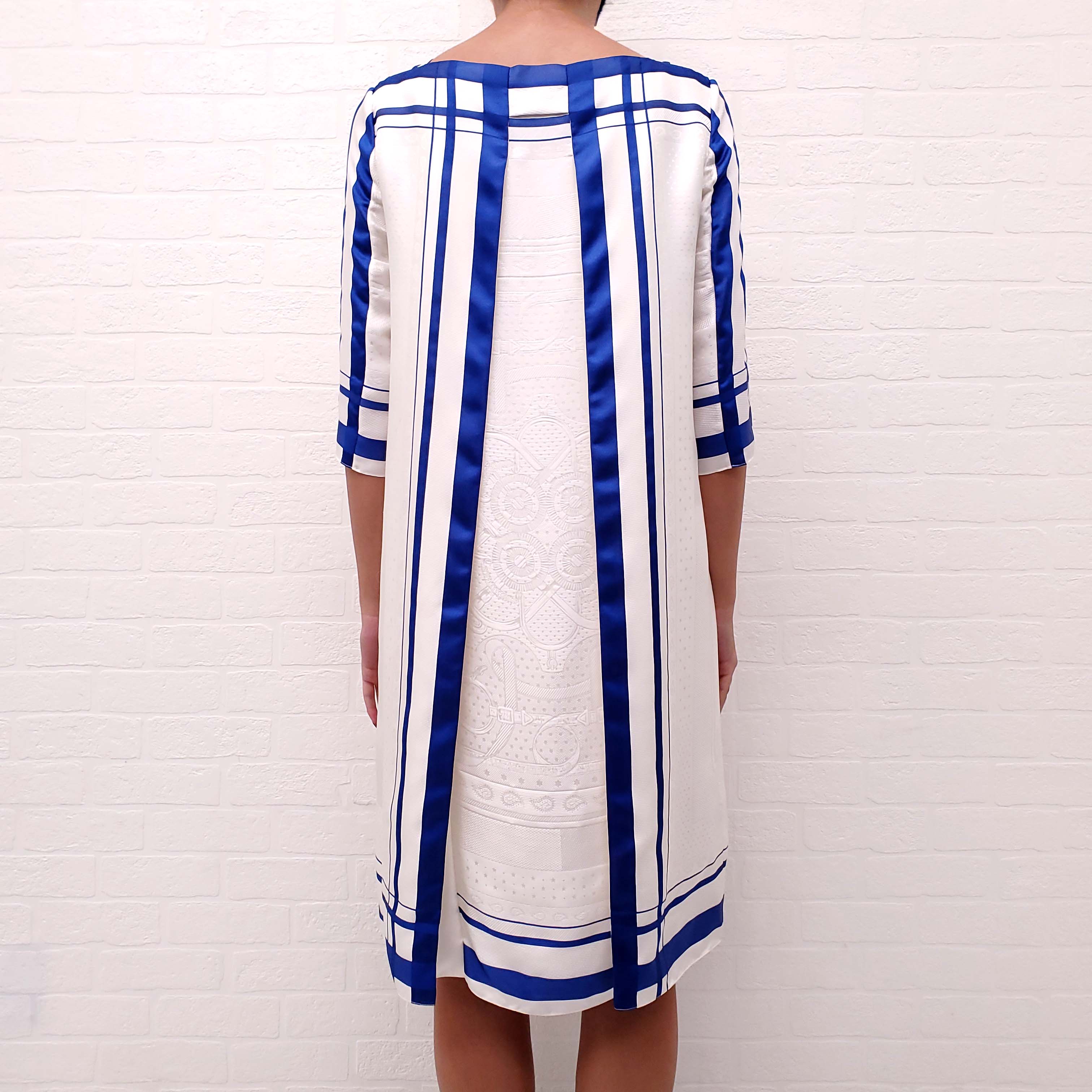 HERMÈS CREAM AND BLUE SILK PATTERNED SHORT SLEEVE DRESS - SIZE 36