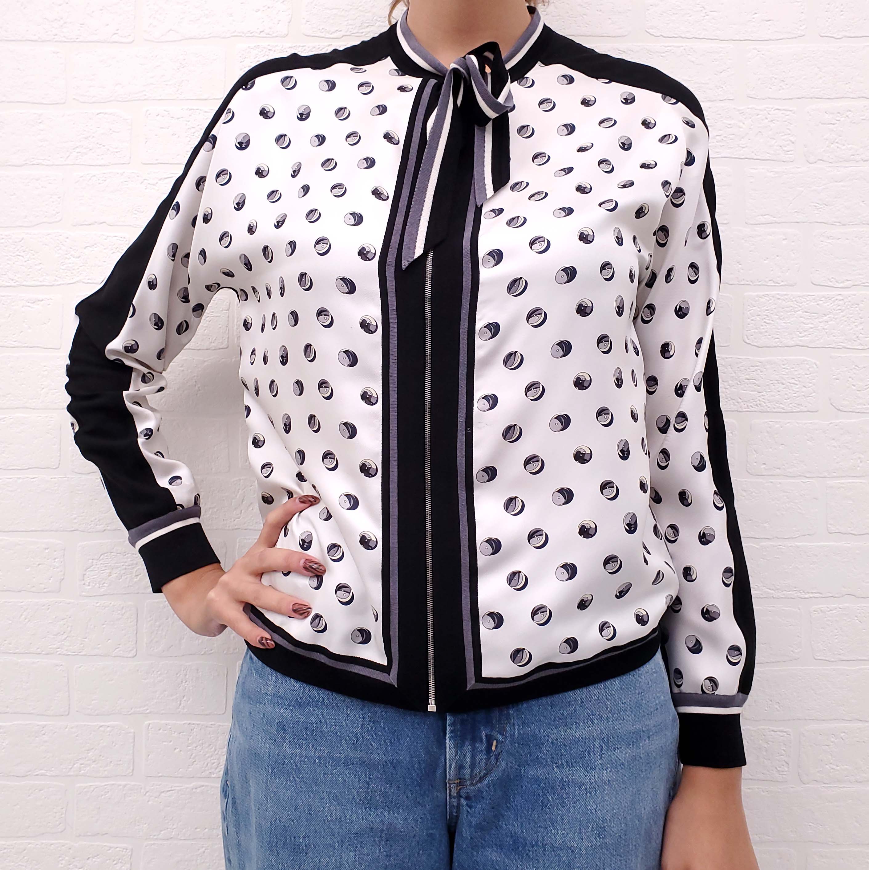 HERMÈS CREAM AND BLACK PATTERNED SILK SWEATER WITH TIE - SIZE 36