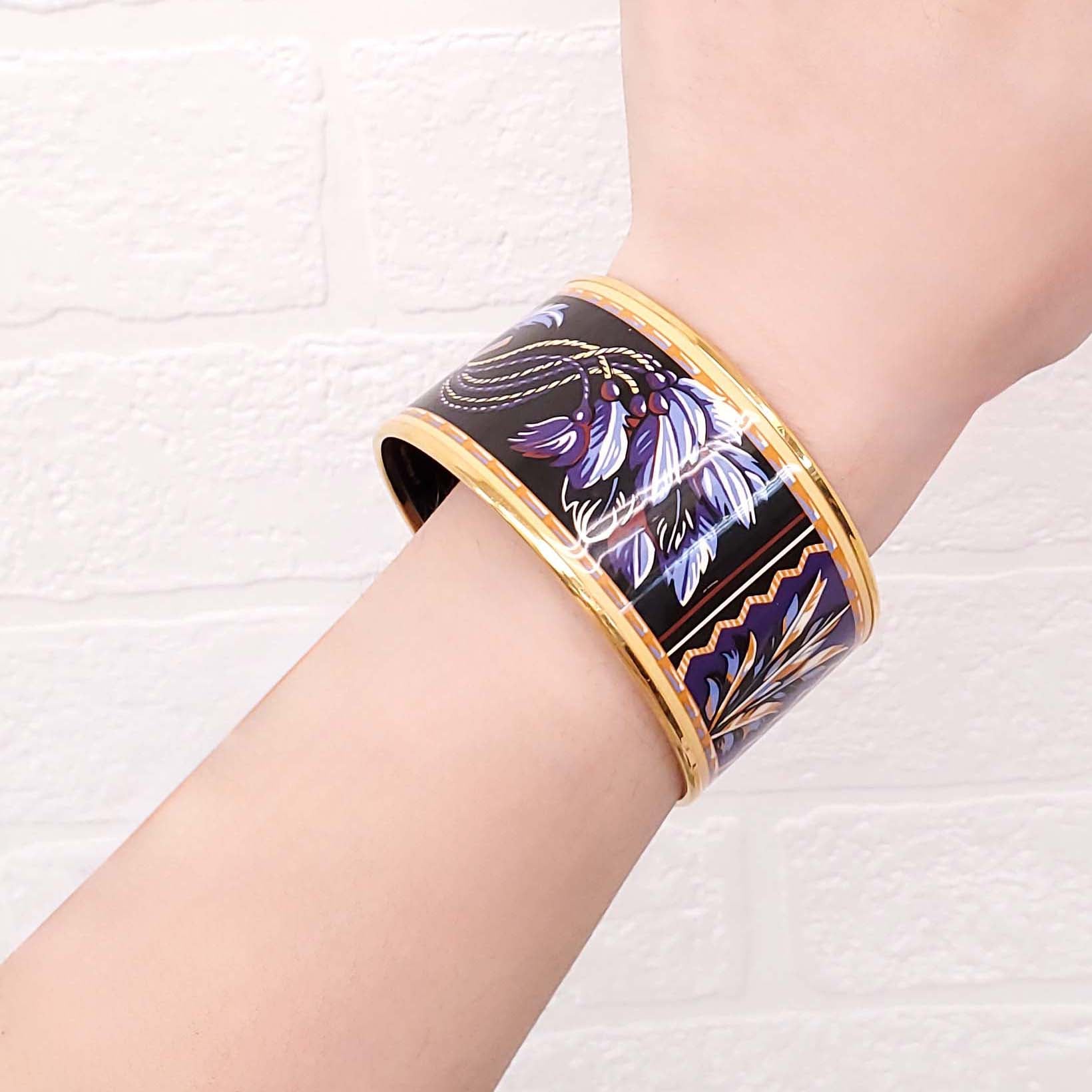 HERMÈS PURPLE AND YELLOW FEATHER PRINT WIDE ENAMEL BANGLE - SIZE S