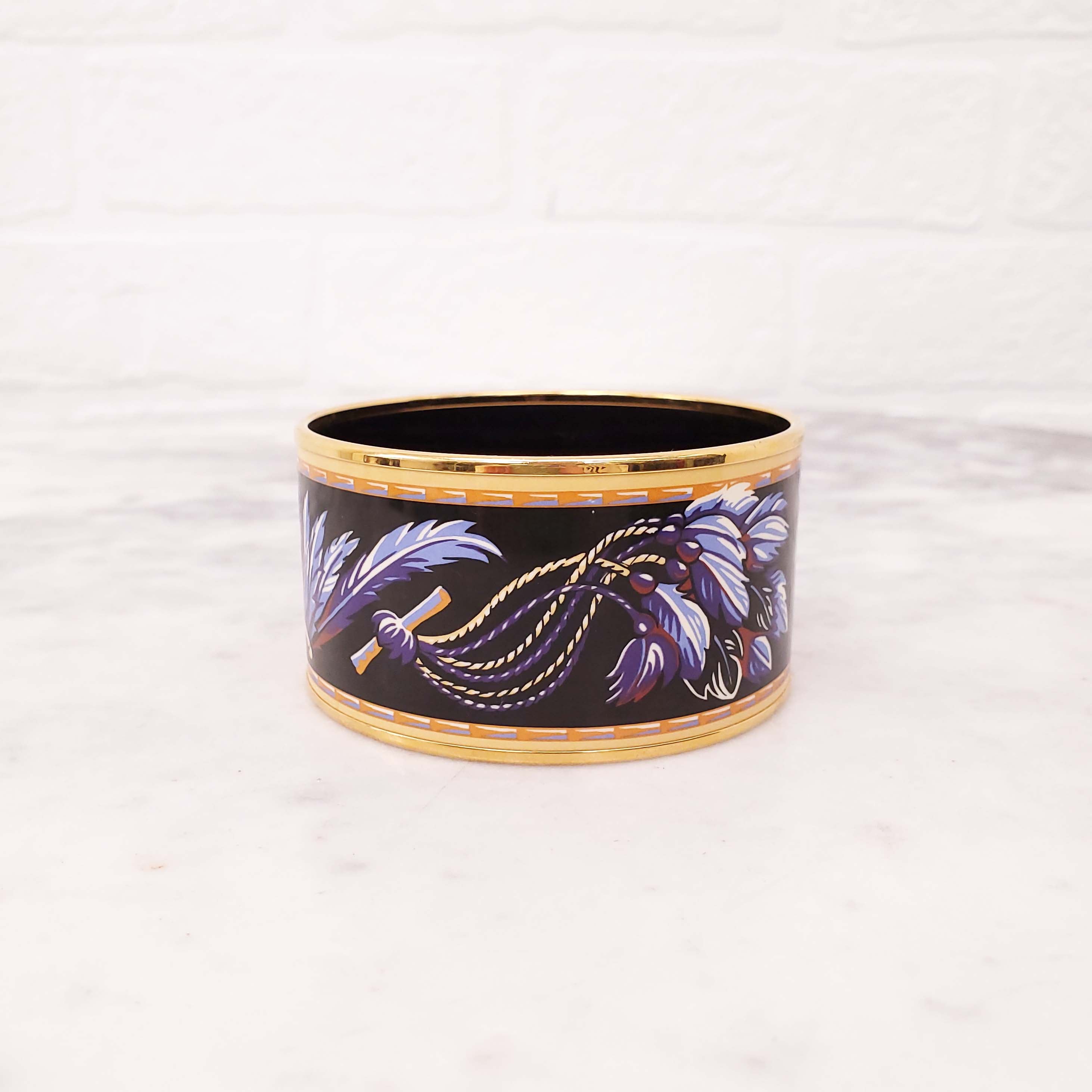 HERMÈS PURPLE AND YELLOW FEATHER PRINT WIDE ENAMEL BANGLE - SIZE S