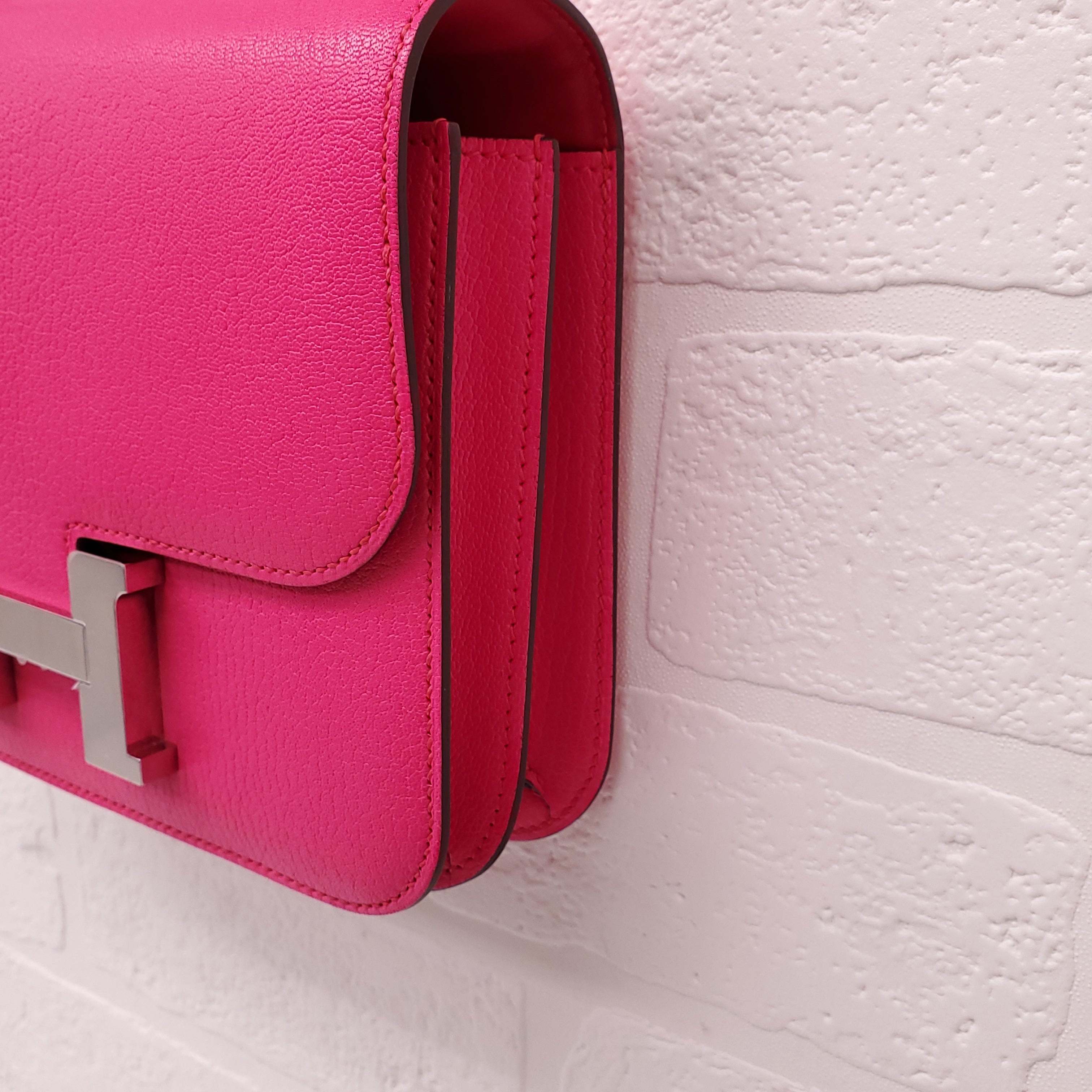 HERMÈS 'CONSTANCE 18 MINI MIROIR' IN CHEVRE ROSE POP