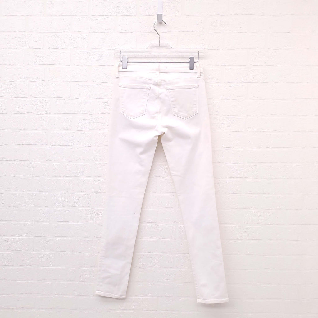 J BRAND WHITE STRETCH JEANS - SIZE 26