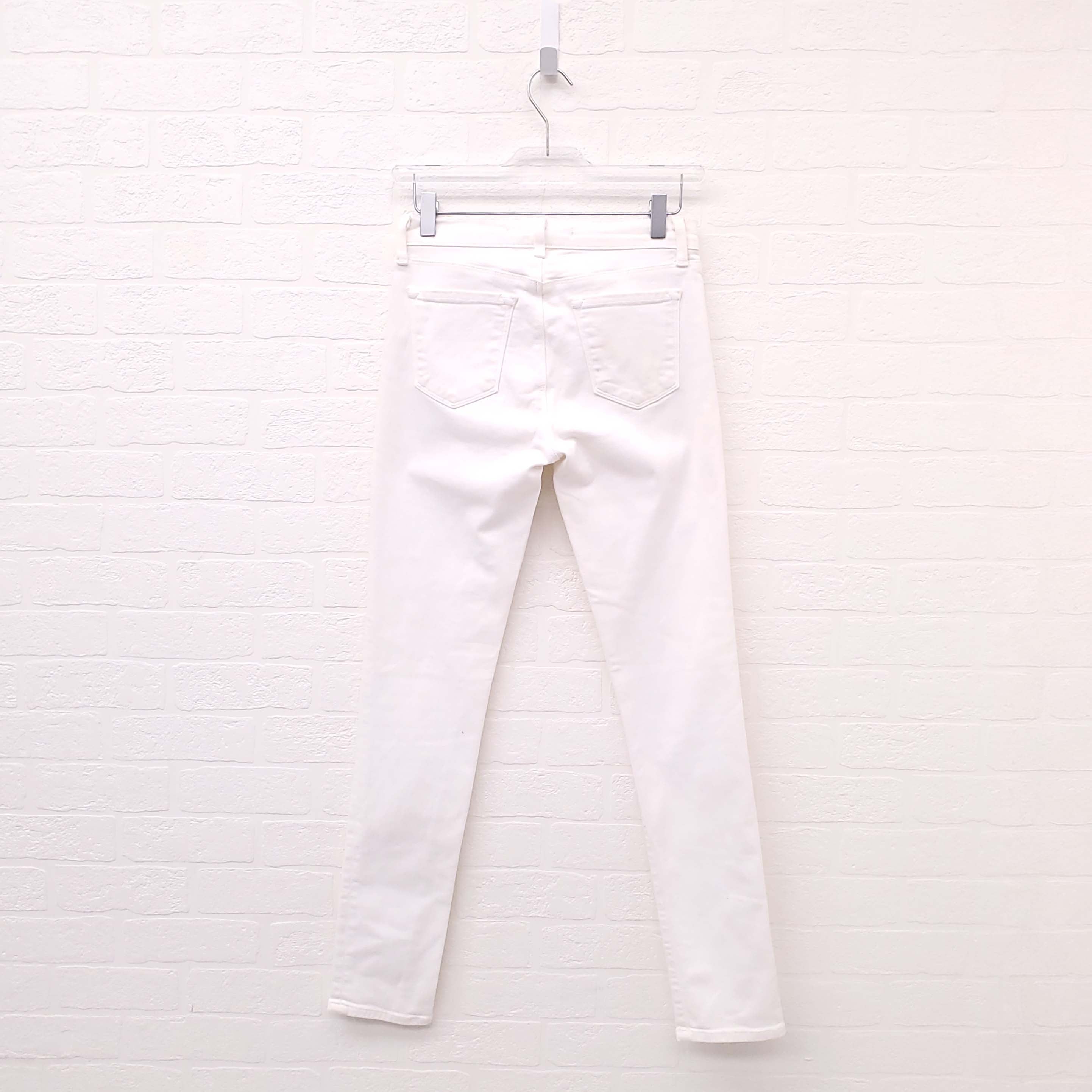 J BRAND WHITE STRETCH JEANS - SIZE 26