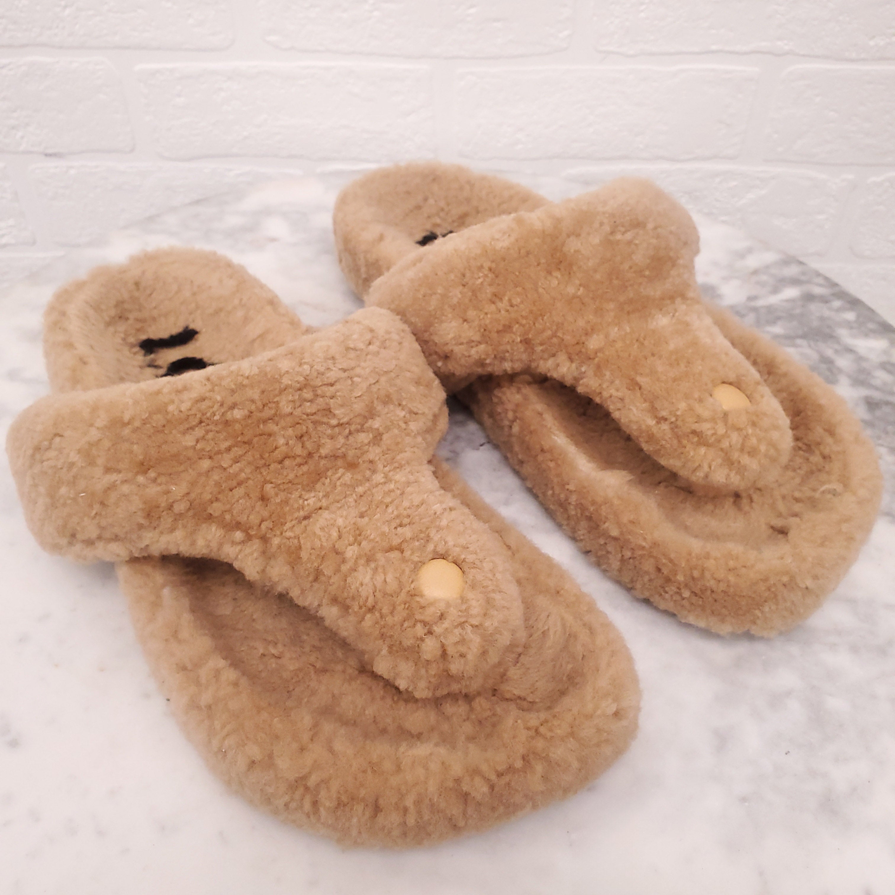 LOEWE SHEARLING SANDALS - SIZE 40
