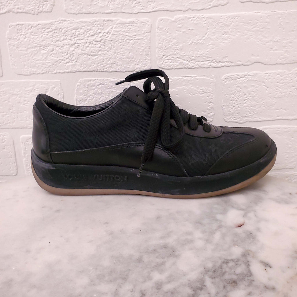LOUIS VUITTON BLACK LOGO SNEAKERS WITH MONOGRAM DETAILS - SIZE 36.5