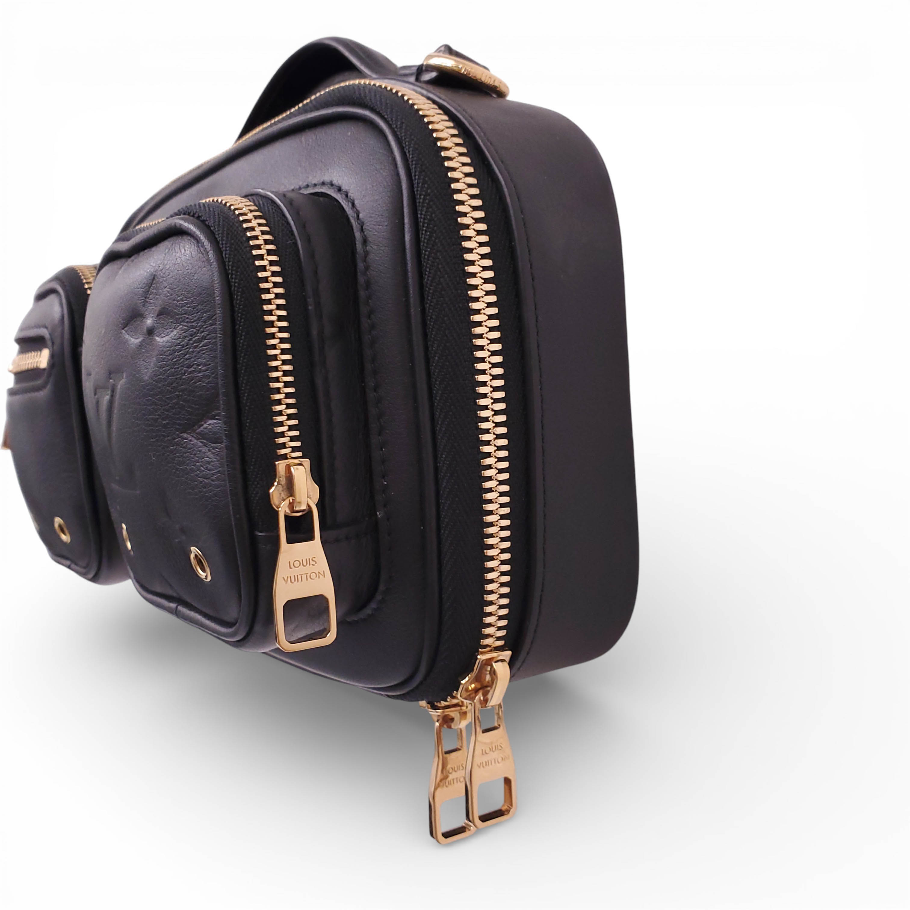 LOUIS VUITTON BLACK UTILITY CROSSBODY BAG