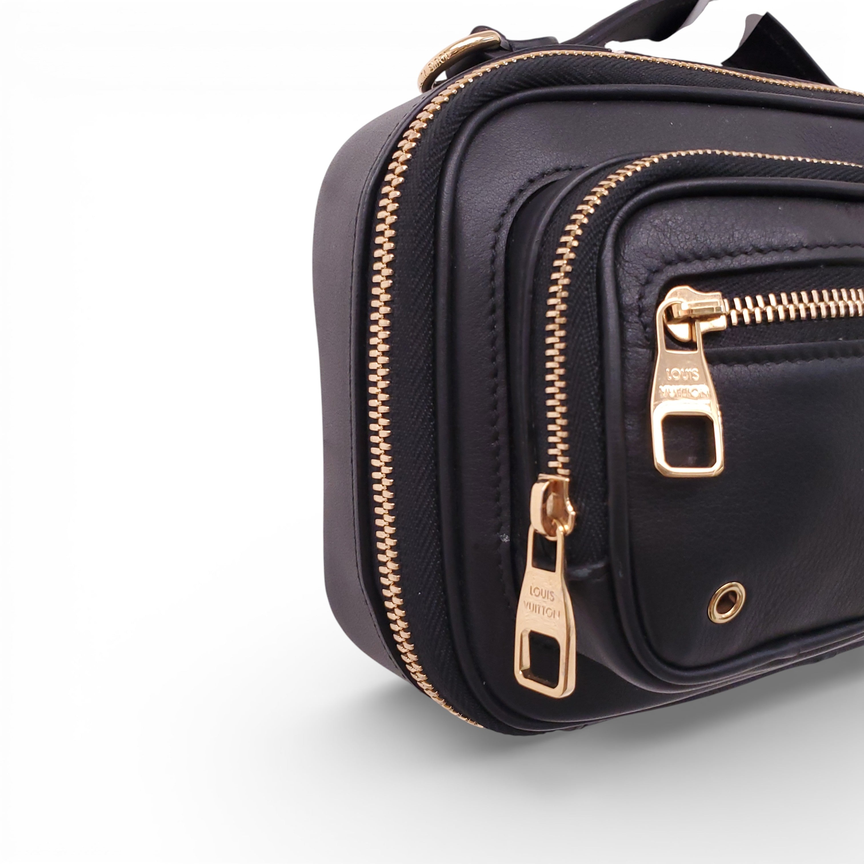 LOUIS VUITTON BLACK UTILITY CROSSBODY BAG